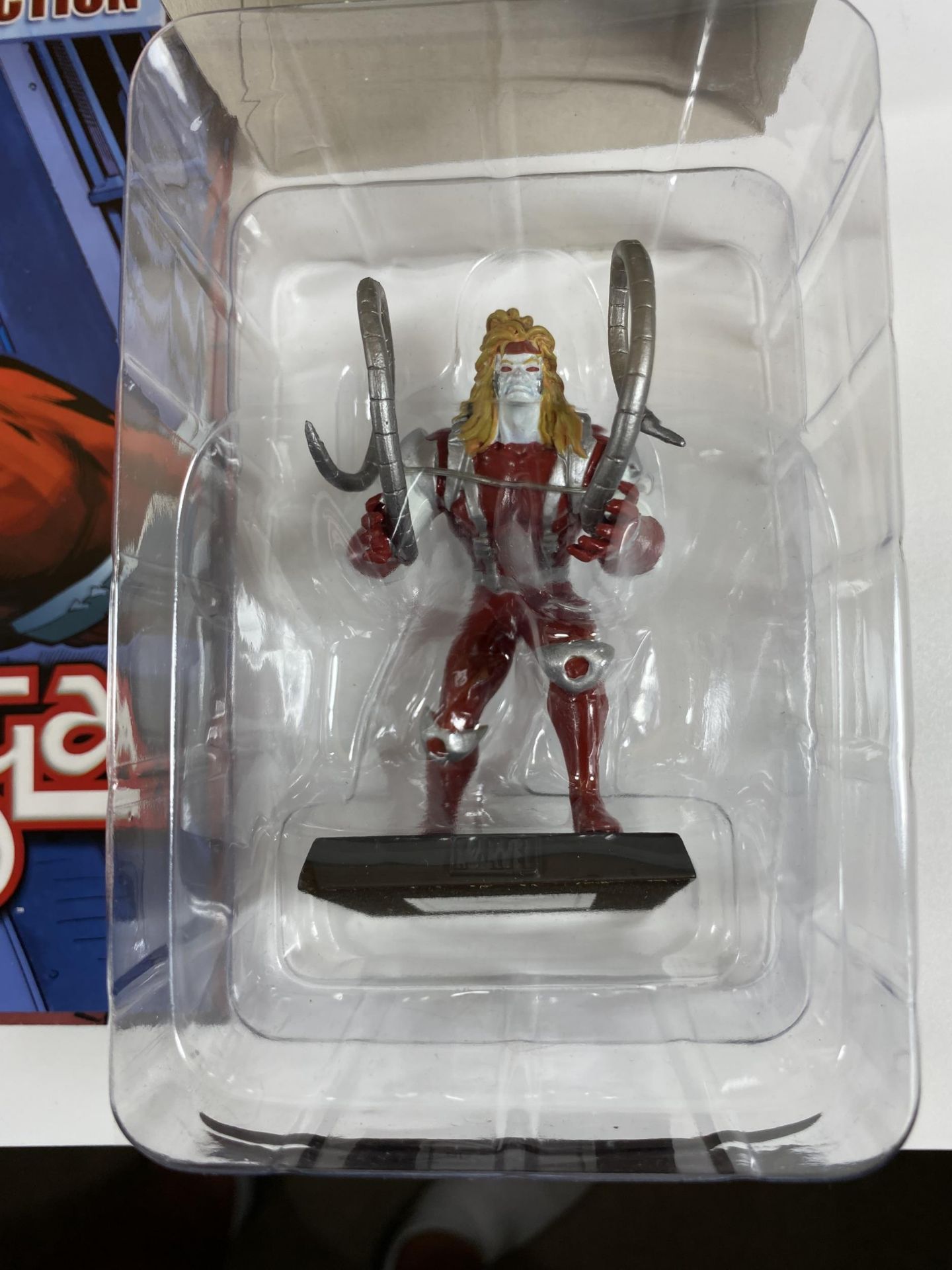 A BOXED THE CLASSIC MARVEL COLLECTION SPECIAL FIGURE - 'OMEGA RED' , WITH MAGAZINE - Bild 2 aus 3