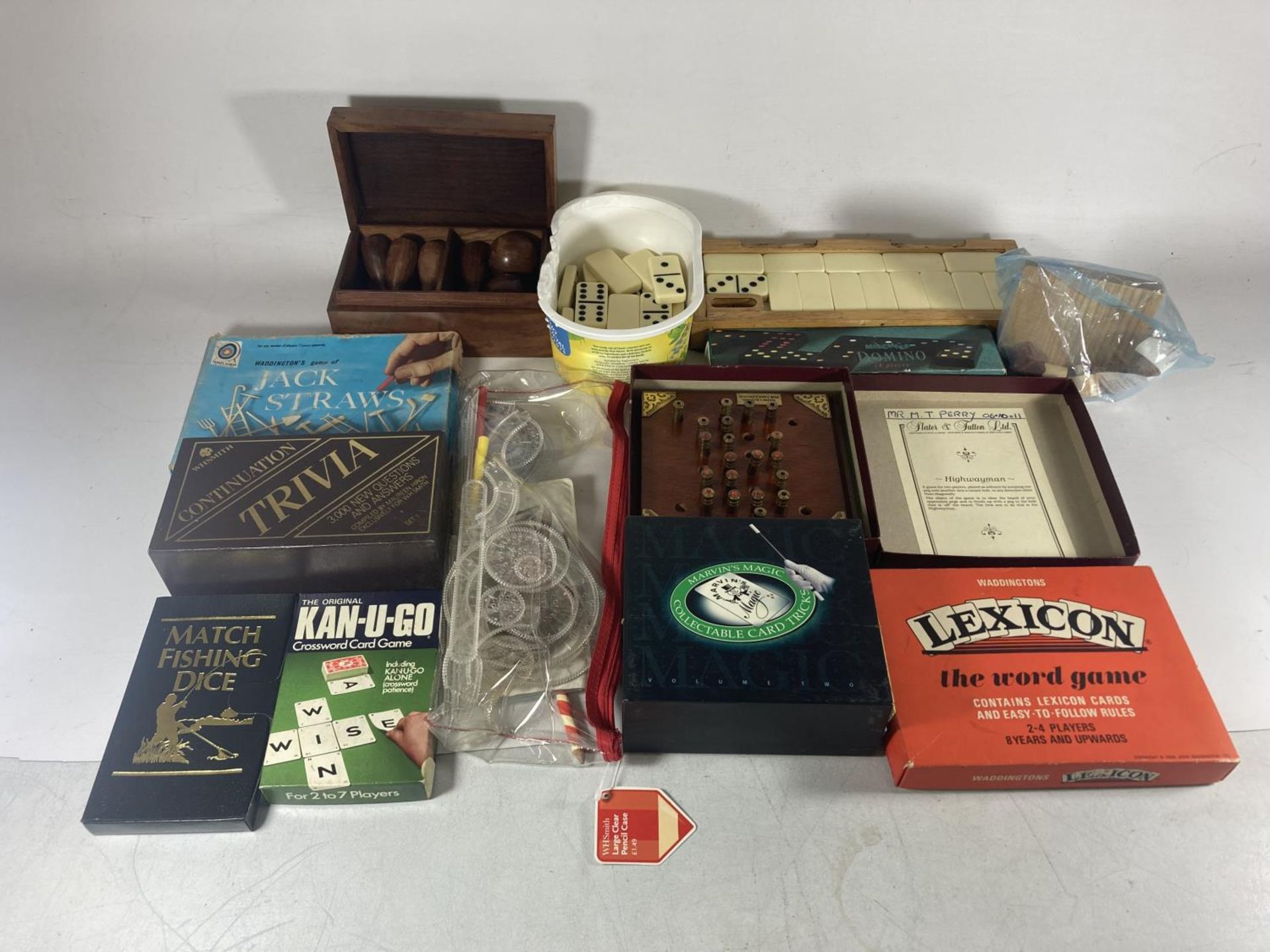 A MIXED LOT OF GAMES TO INCLUDE LEXICON WORD GAME, HIGHWAYMAN, SKITTLES, SPIROGRAPH, ETC.,