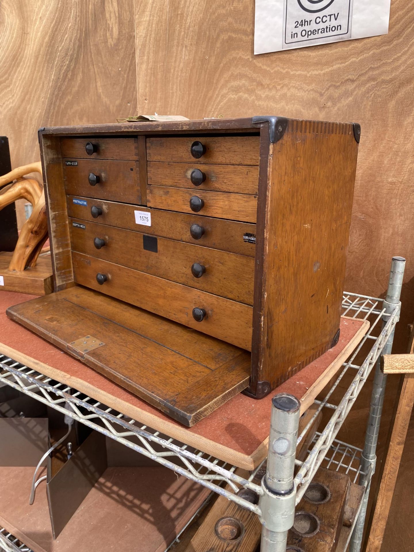 A VINTAGE 'MOORE & WRIGHT' OAK ENGINEERS CHEST OF 5 SHORT AND 3 LONG DRAWERS WITH DROP DOWN FRONT - Image 2 of 13