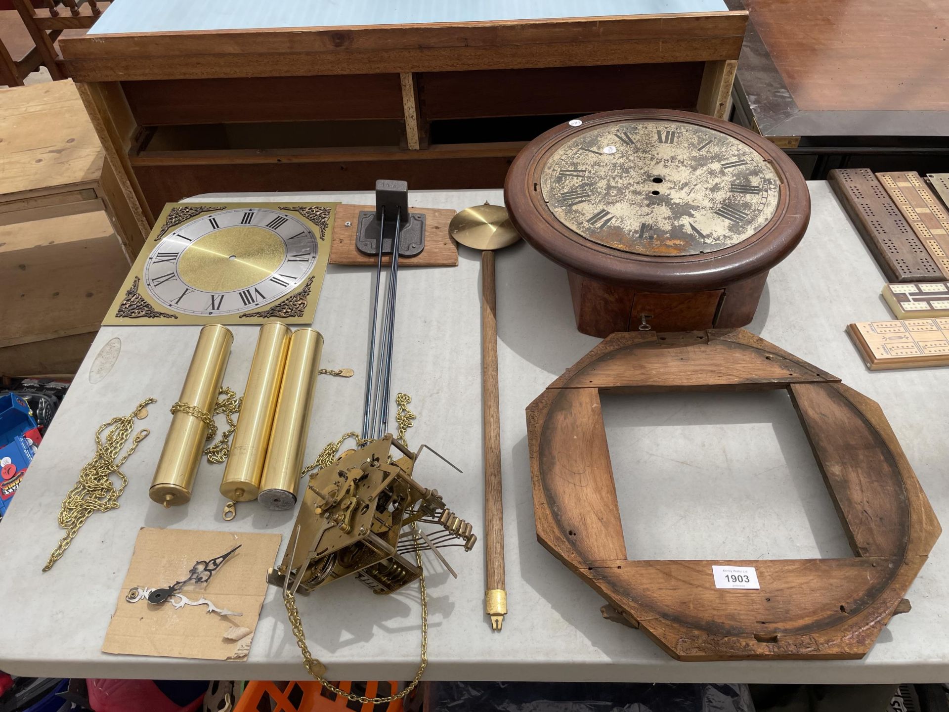 A LARGE ASSORTMENT OF VINTAGE CLOCK SPARES