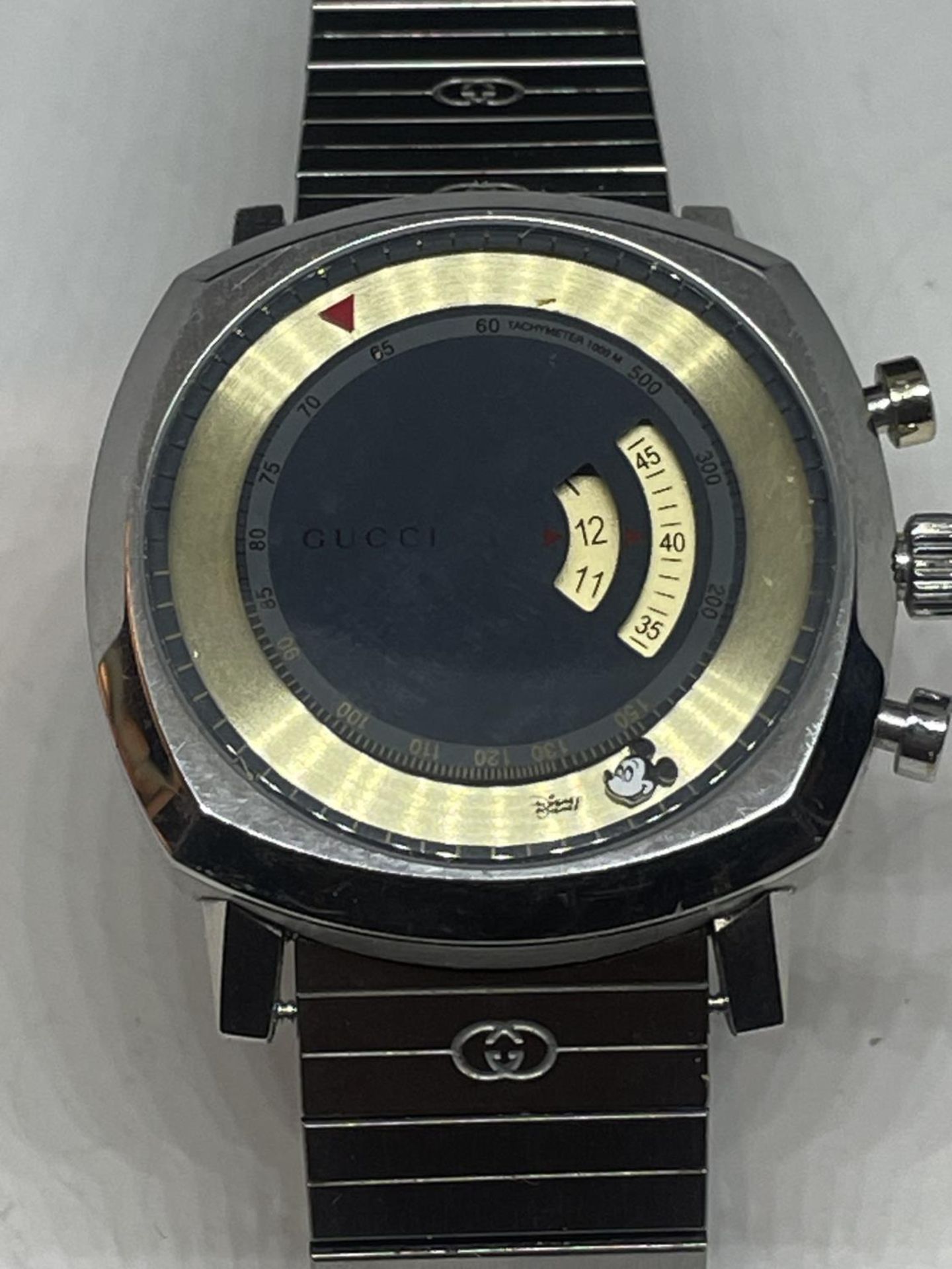 A GUCCI CHRONOGRAPH DISNEY YA15 7301 SEEN WORKING BUT NO WARRANTY