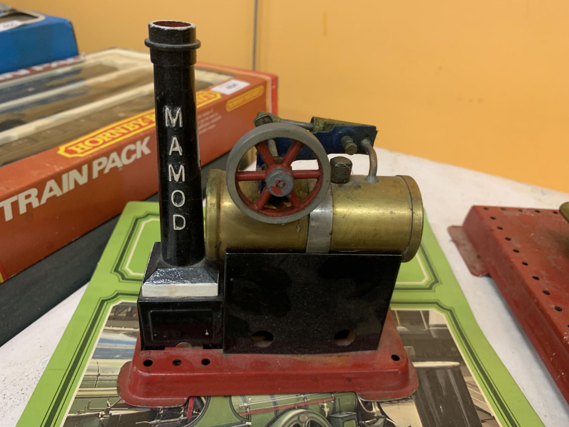 A MINIATURE MAMOD STEAM ENGINE AND A NATIONAL RAILWAY MUSEUM BOOK - Image 2 of 4