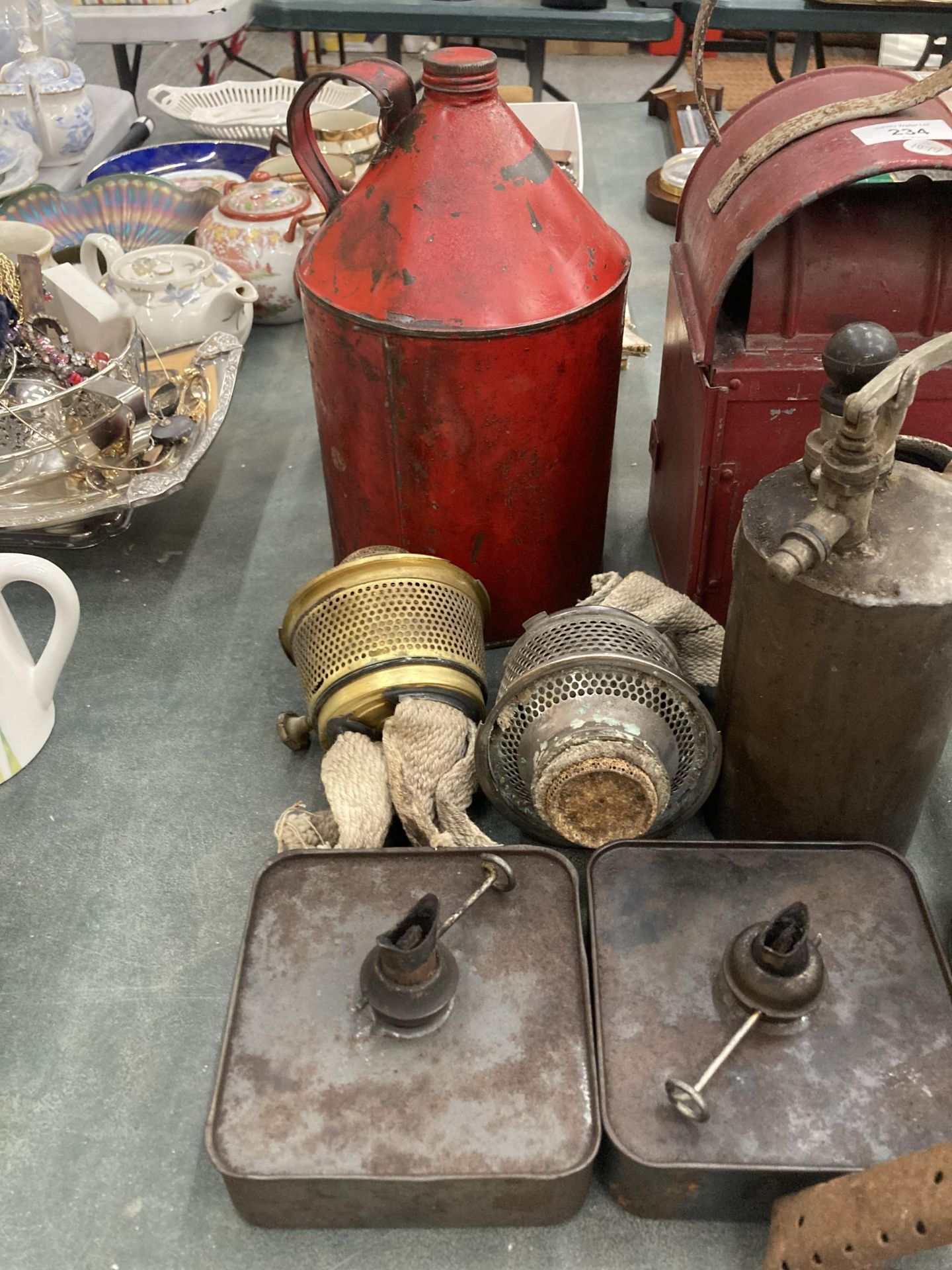 A MIXED LOT OF VINTAGE METAL ITEMS, GAS CAN, BLOW TORCHES, LANTERN ETC - Image 2 of 6