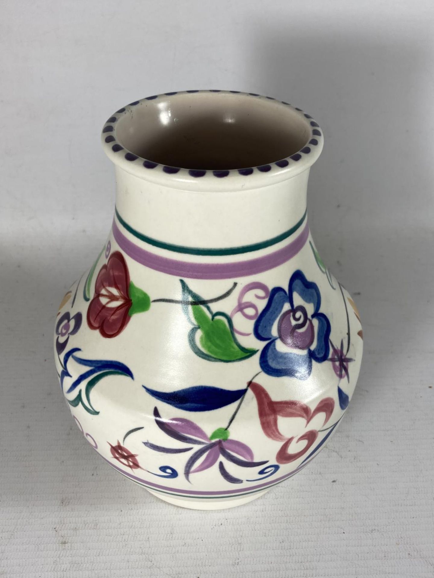 A POOLE POTTERY VASE - Image 2 of 4