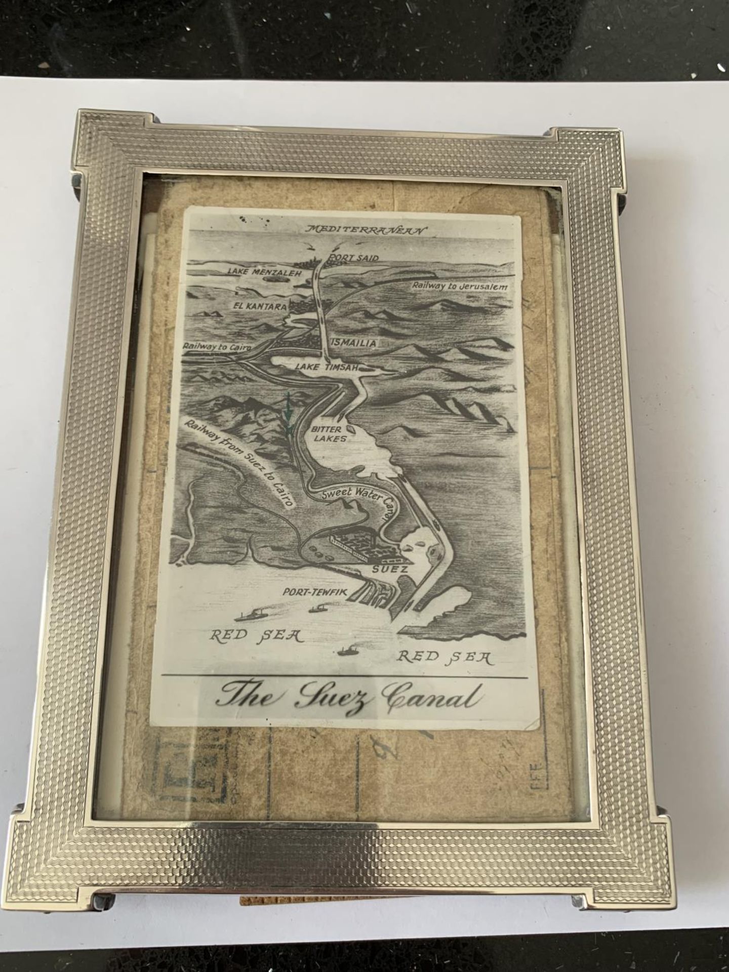 A 1930'S SILVER PHOTOGRAPH FRAME