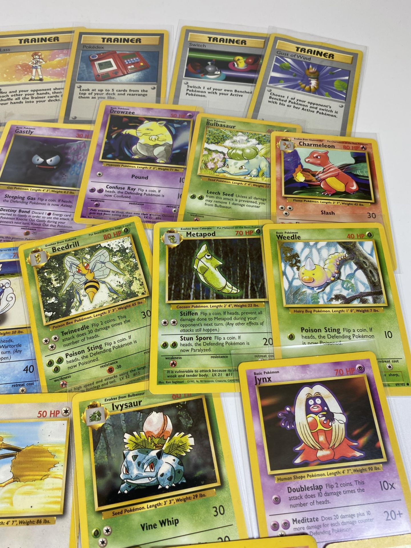 A COLLECTION OF 1999 POKEMON BASE SET CARDS, 1ST EDITION HOLO MACHAMP AND OTHER HOLOS, RAICHU, - Image 5 of 6