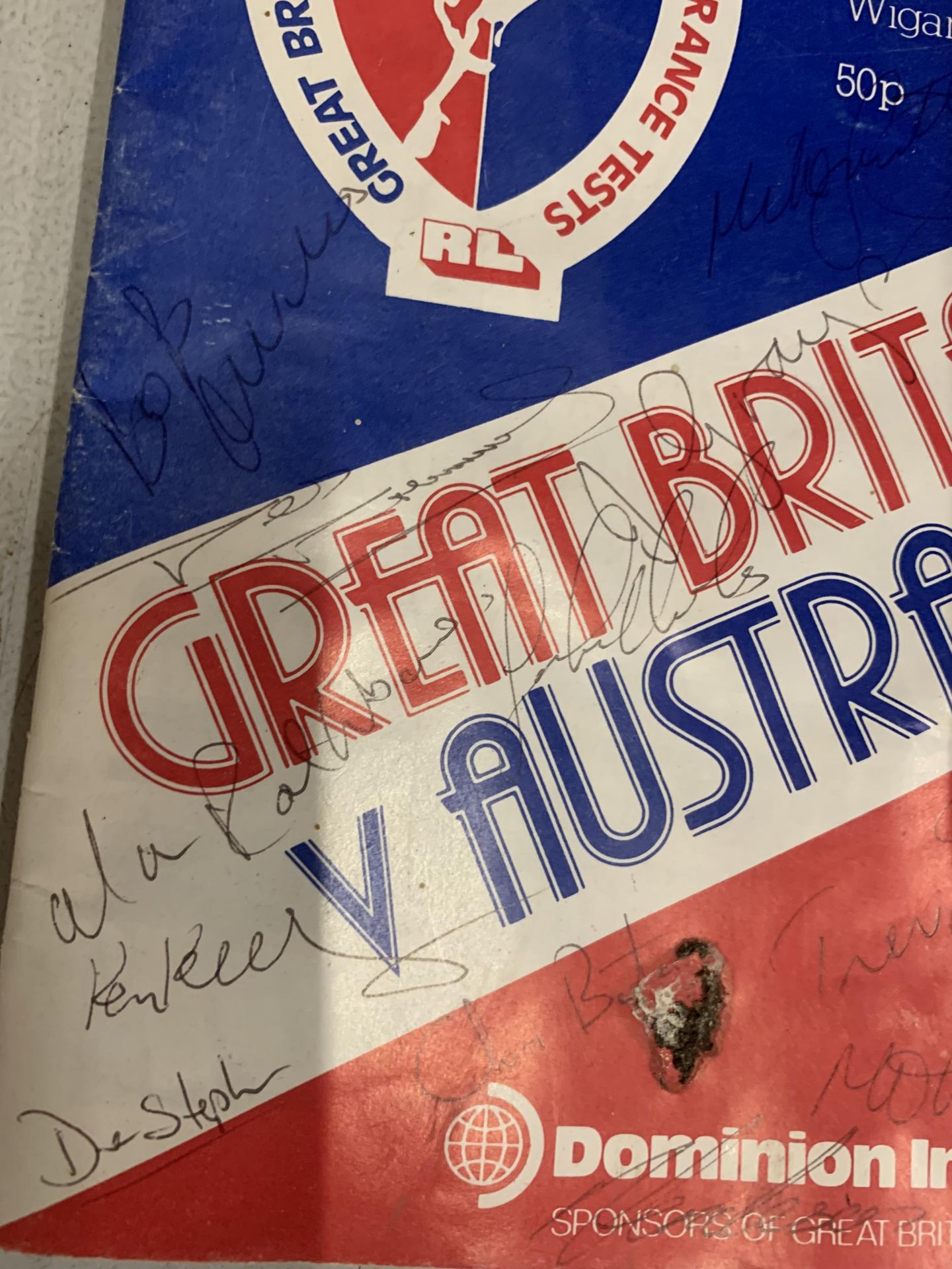 A 1982 GREAT BRITAIN V AUSTRALIA RUGBY LEAGUE PROGRAMME - WITH SIGNATURES TO THE FRONT COVER - Bild 3 aus 4