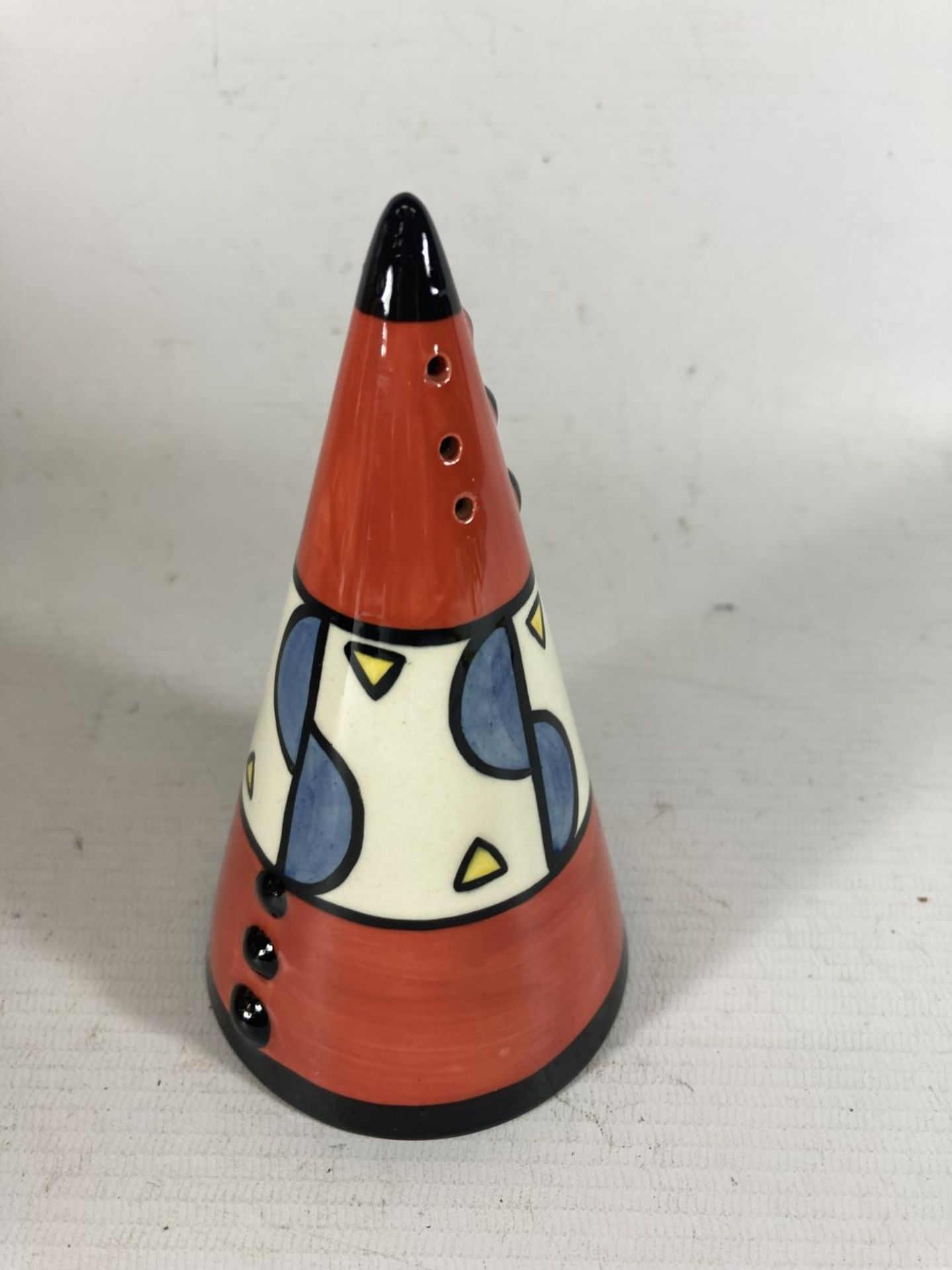 A HANDPAINTED AND SIGNED LORNA BAILEY CONICAL SIFTER LIMITED EDITION 57/250 BEACH PATTERN HEIGHT - Image 2 of 3