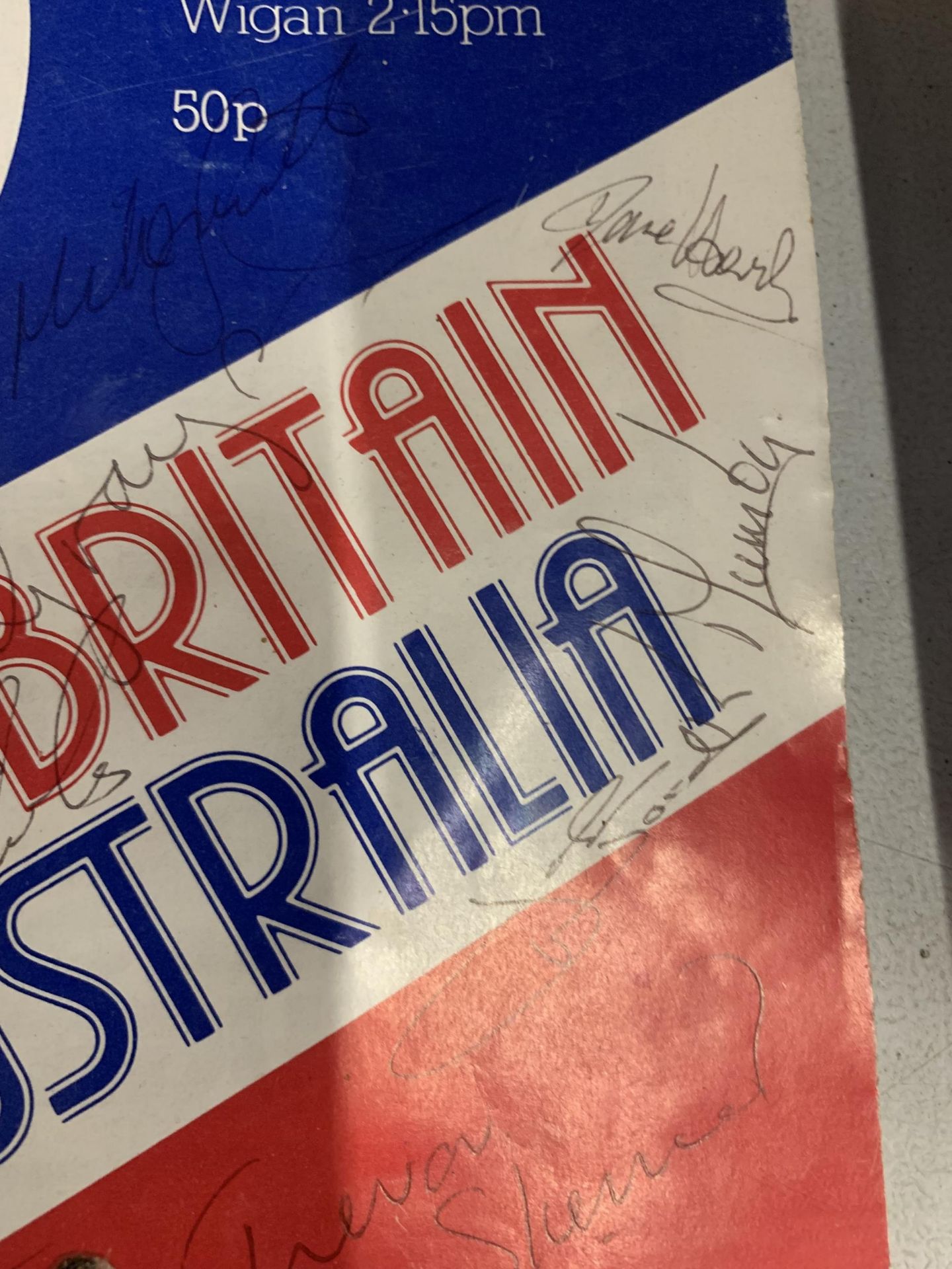 A 1982 GREAT BRITAIN V AUSTRALIA RUGBY LEAGUE PROGRAMME - WITH SIGNATURES TO THE FRONT COVER - Image 4 of 4