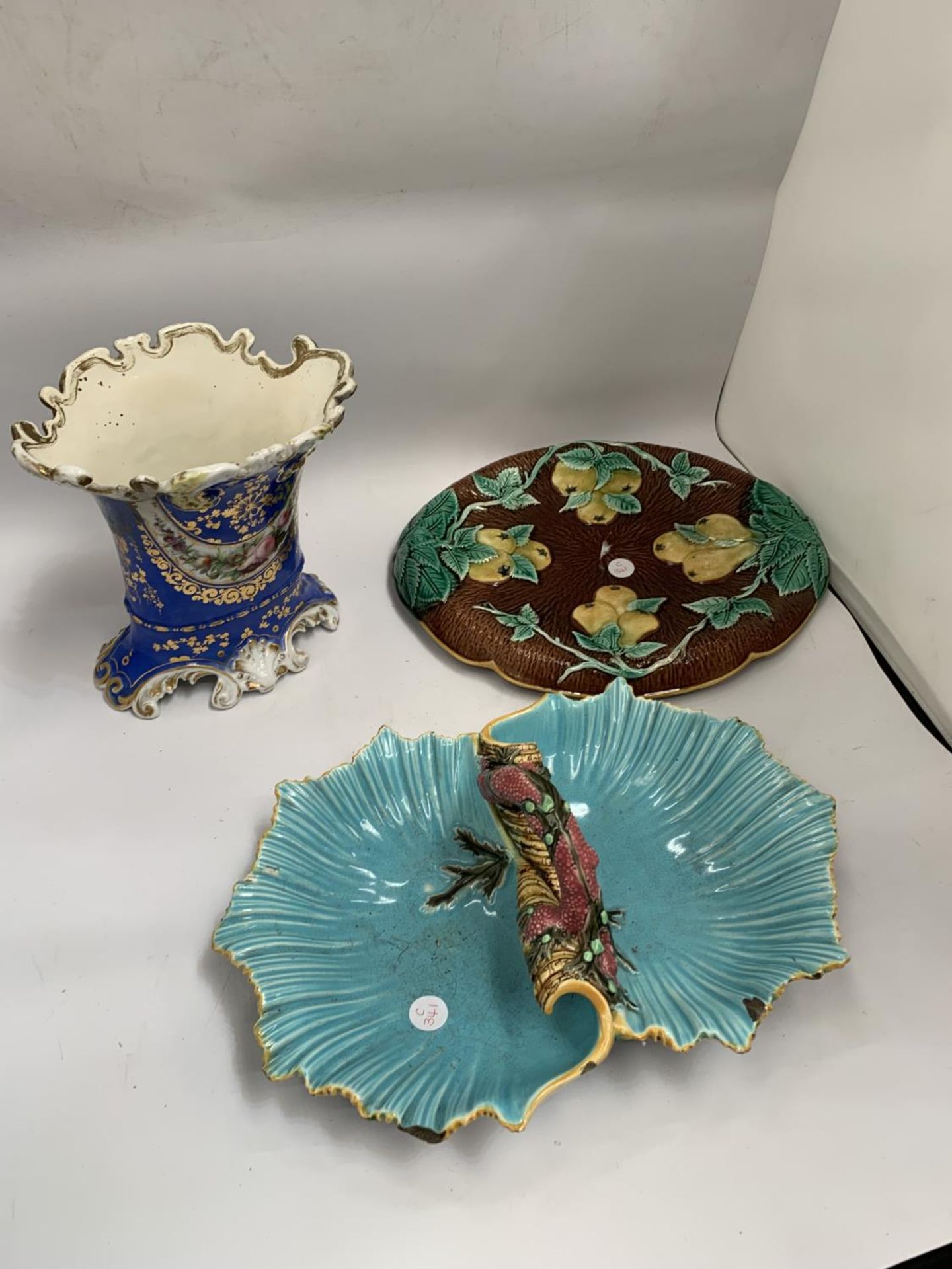 A VINTAGE MAJOLICA BOWL WITH HANDLE, MAJOLICA FRUIT PLATTER AND A VICTORIAN VASE