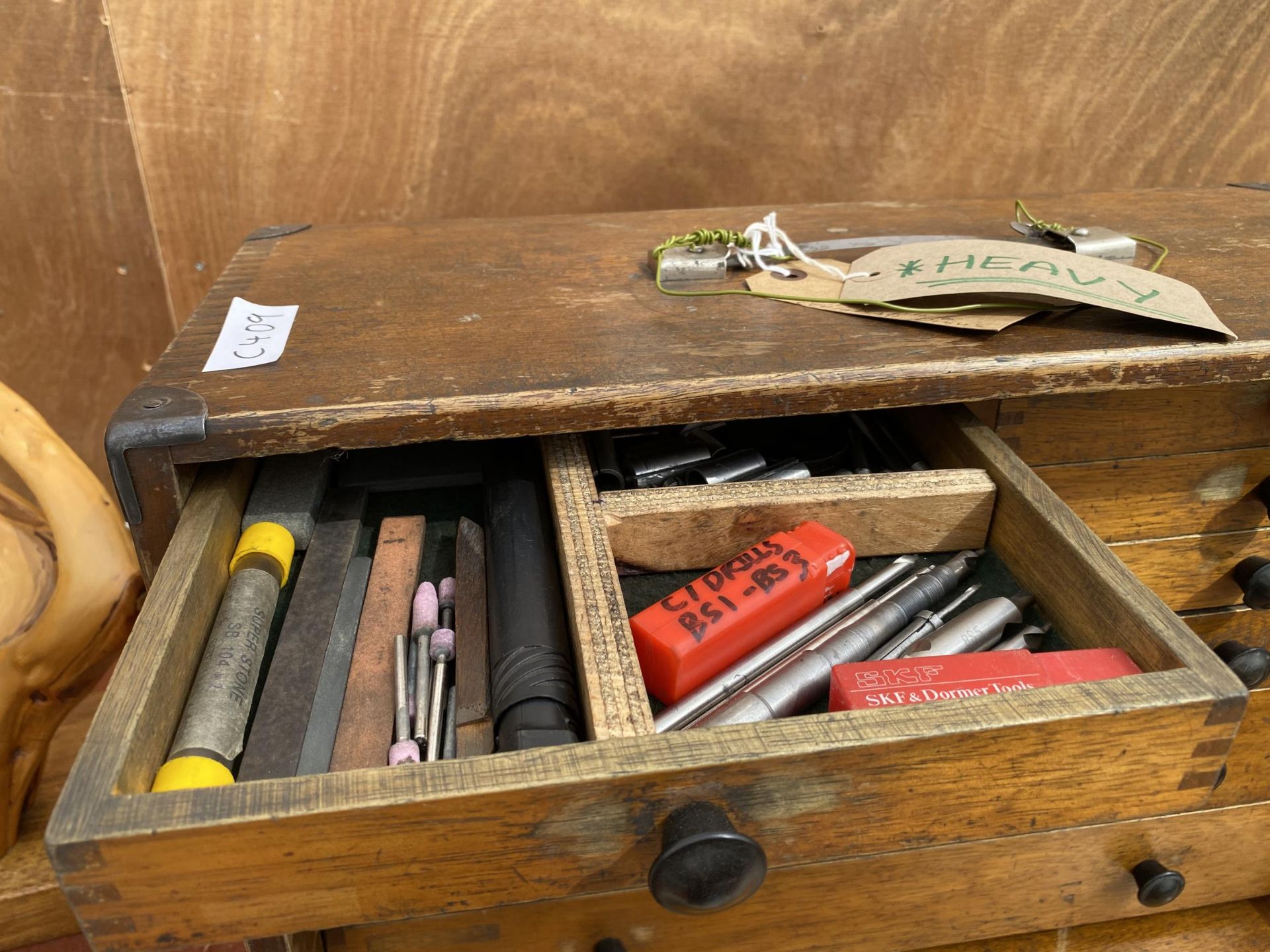 A VINTAGE 'MOORE & WRIGHT' OAK ENGINEERS CHEST OF 5 SHORT AND 3 LONG DRAWERS WITH DROP DOWN FRONT - Image 12 of 13