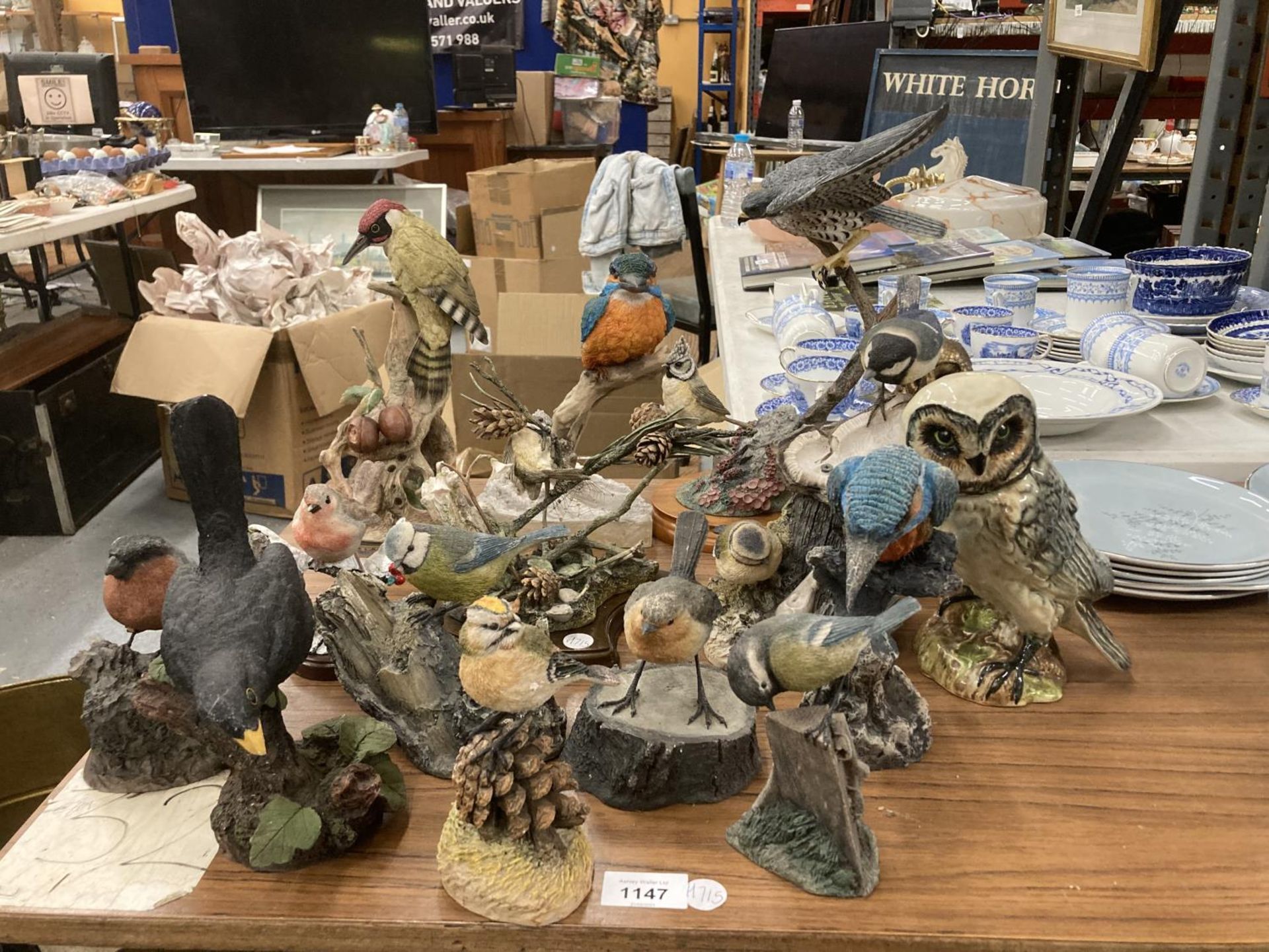 A COLLECTION OF BIRD FIGURES, LEIGH BENTLEY BARN OWL ETC