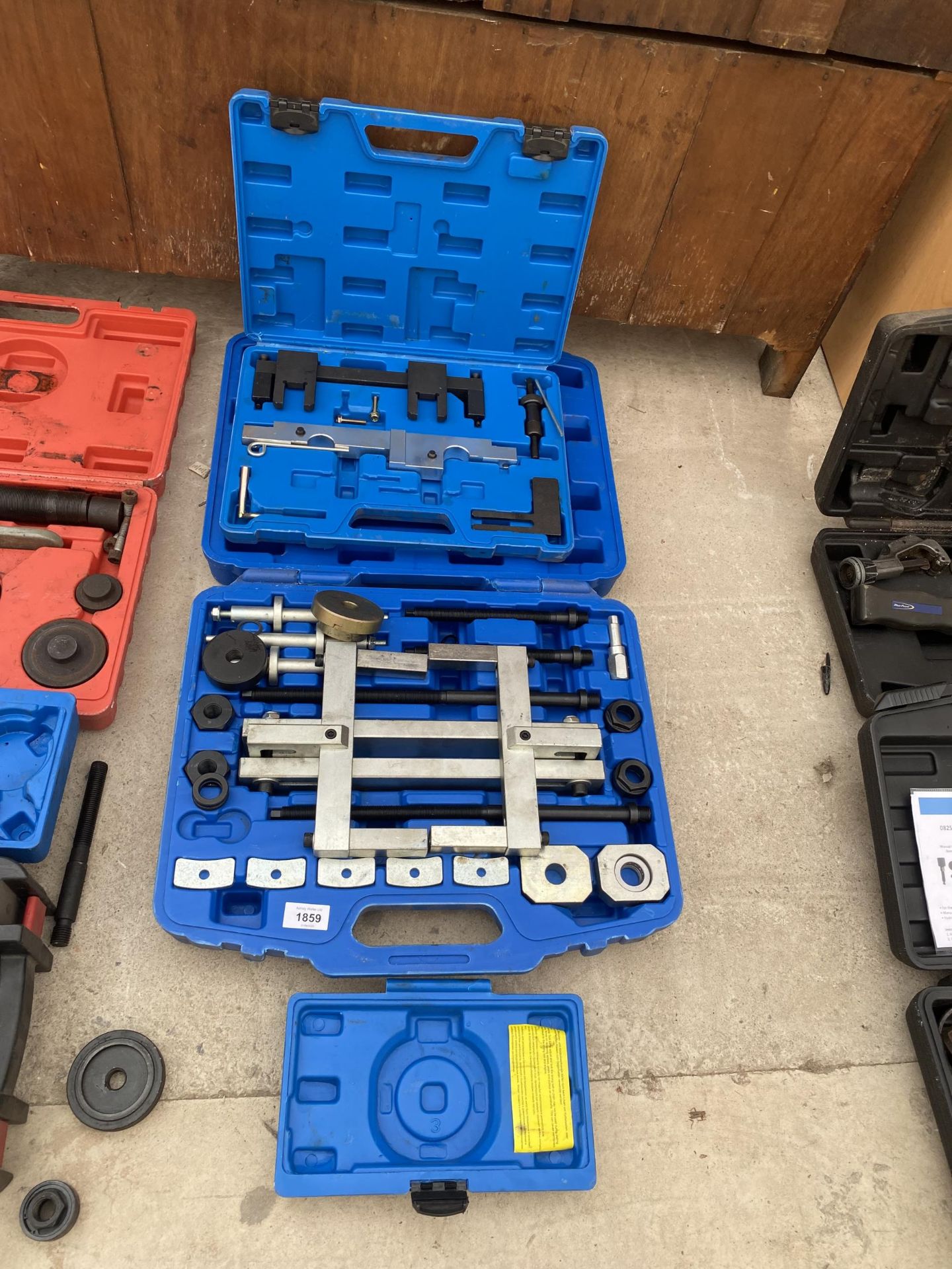 AN ASSORTMENT OF MECHANICS TOOLS TO INCLUDE A FUEL INJECTOR PULLER ETC