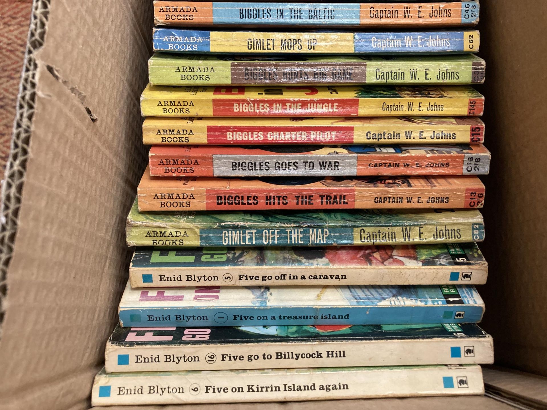 TWENTY ONE VINTAGE BIGGLES BOOKS AND FOUR ENID BLYTON BOOKS - Image 2 of 7