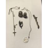 SIX ITEMS OF SILVER TO INCLUDE TWO THIMBLES, TWO BROOCHES AND TWO NECKLACES WITH PENDANTS