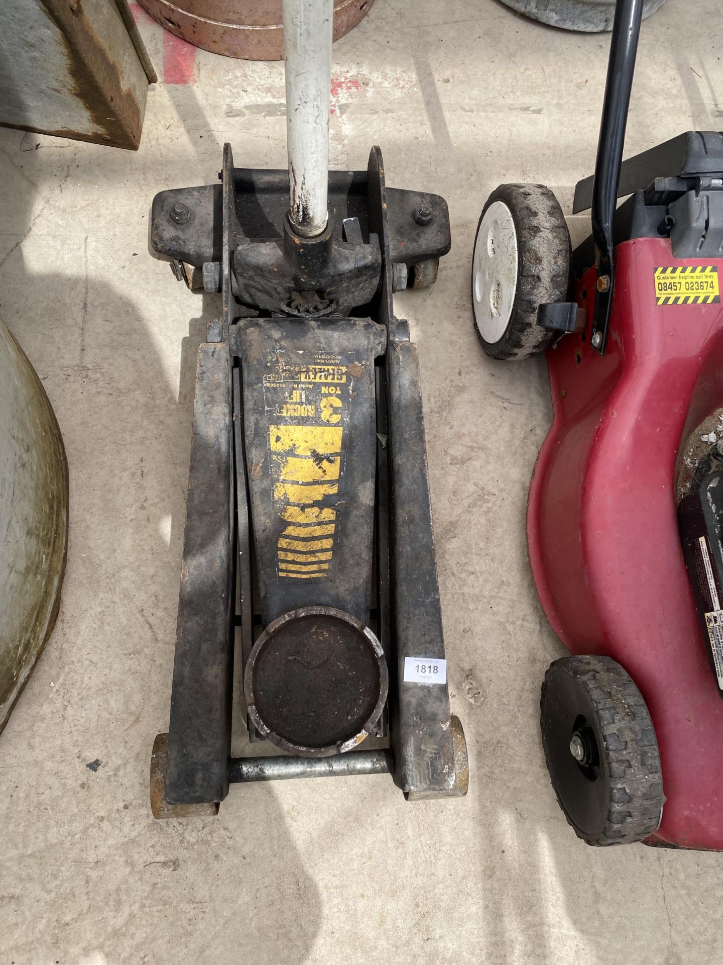 A HEAVY DUTY 3 TON TROLLEY JACK - Image 2 of 2