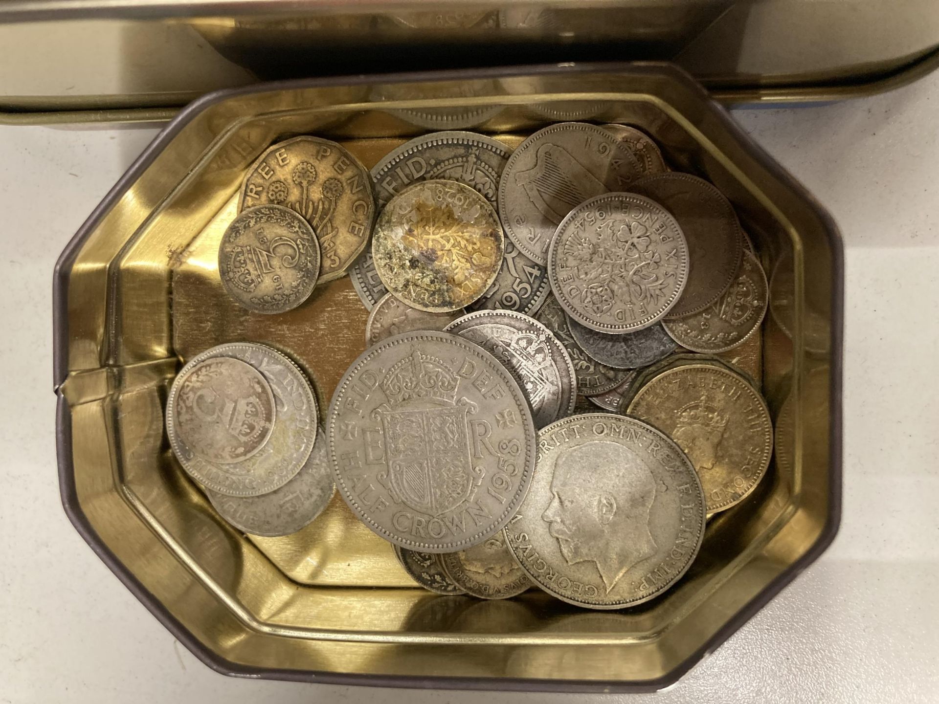 A COLLECTION OF PRE-DECIMAL COINS TO INCLUDE THREEPENNY BITS, SIXPENCES, A FLORIN, PENNIES, HA' - Image 2 of 4