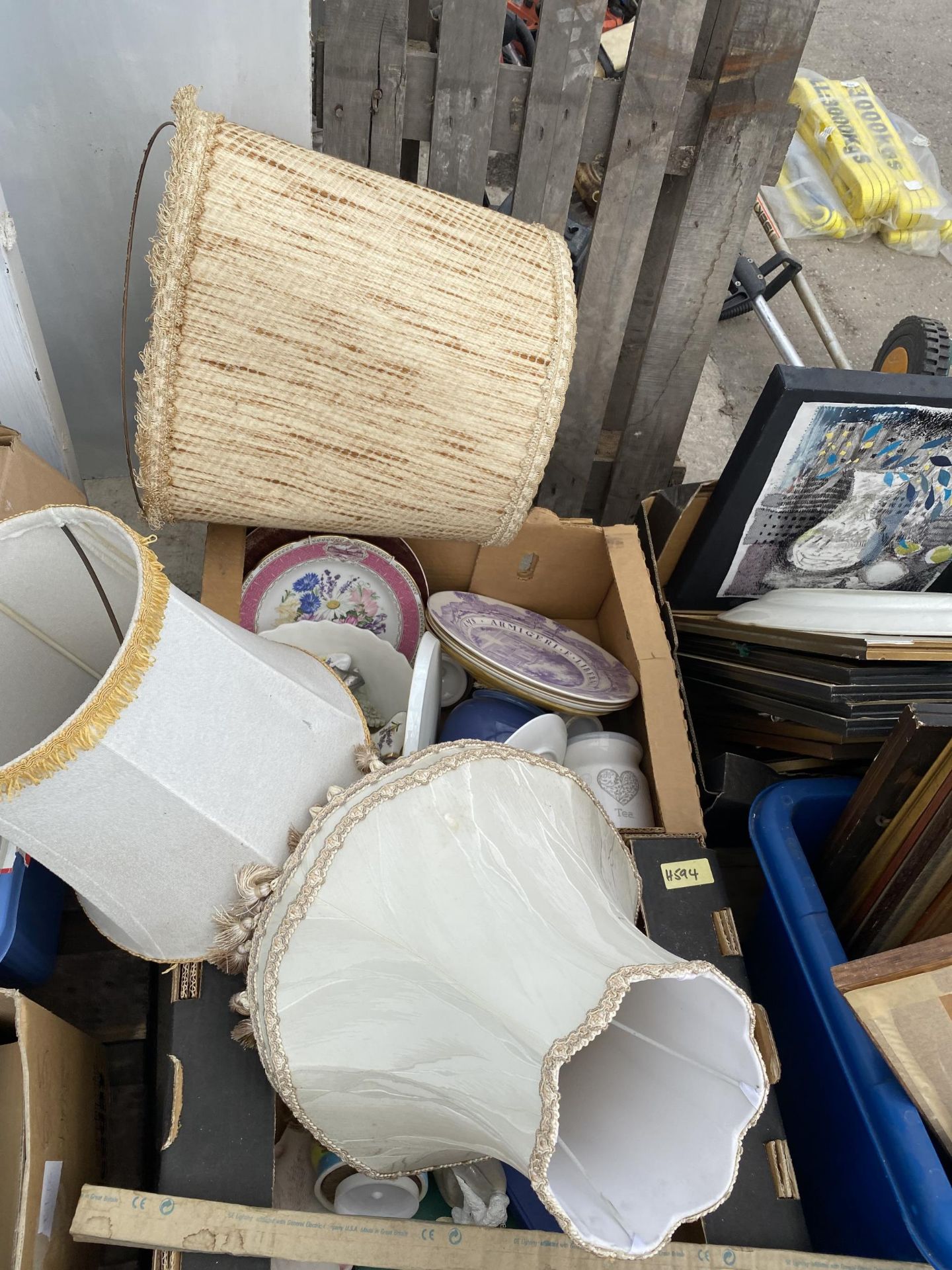 AN ASSORTMENT OF HOUSEHOLD CLEARANCE ITEMS TO INCLUDE CERAMICS AND PRINTS ETC - Image 2 of 5