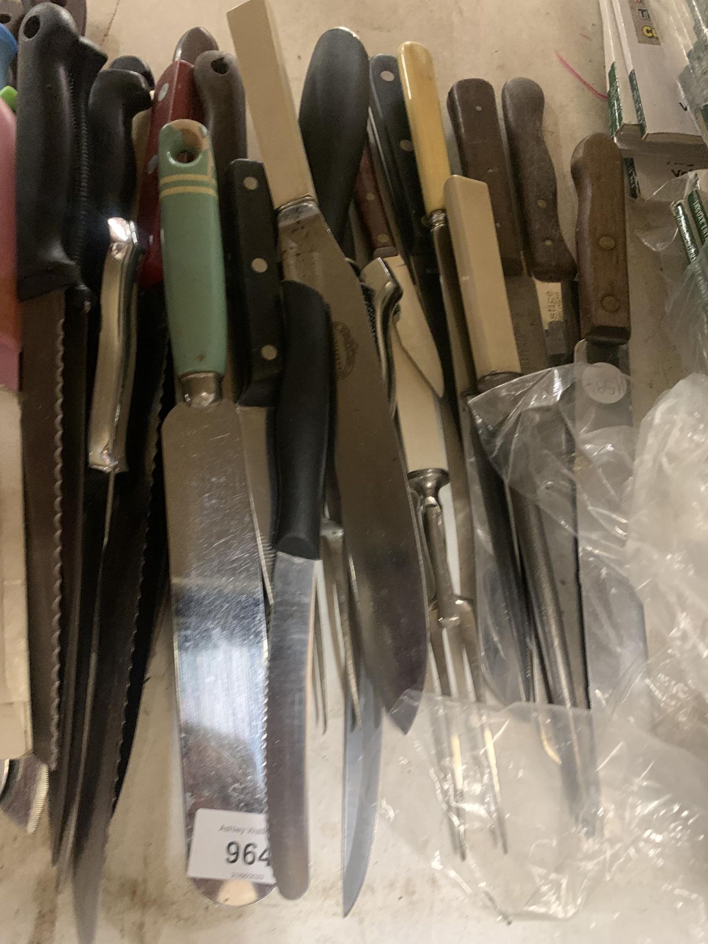 A QUANTITY OF CARVING KNIVES, BREAD KNIVES, SHARPENING STEELS, CARVING FORKS, ETC - Image 3 of 3