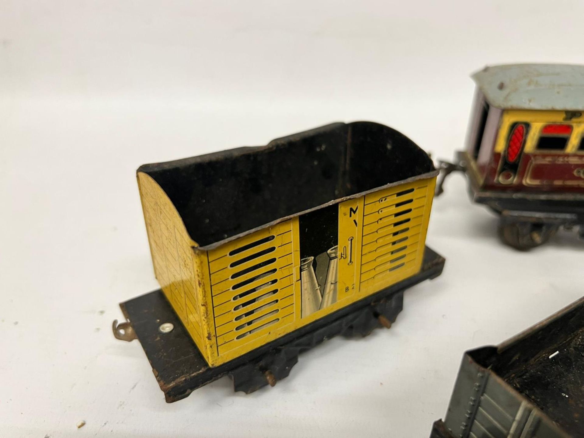 EIGHT O GAUGE MODEL RAILWAY ROLLING STOCK - FOUR CLOCKWORK LOCOMOTIVES, TWO PULLMAN CARRIAGES AND - Image 5 of 5