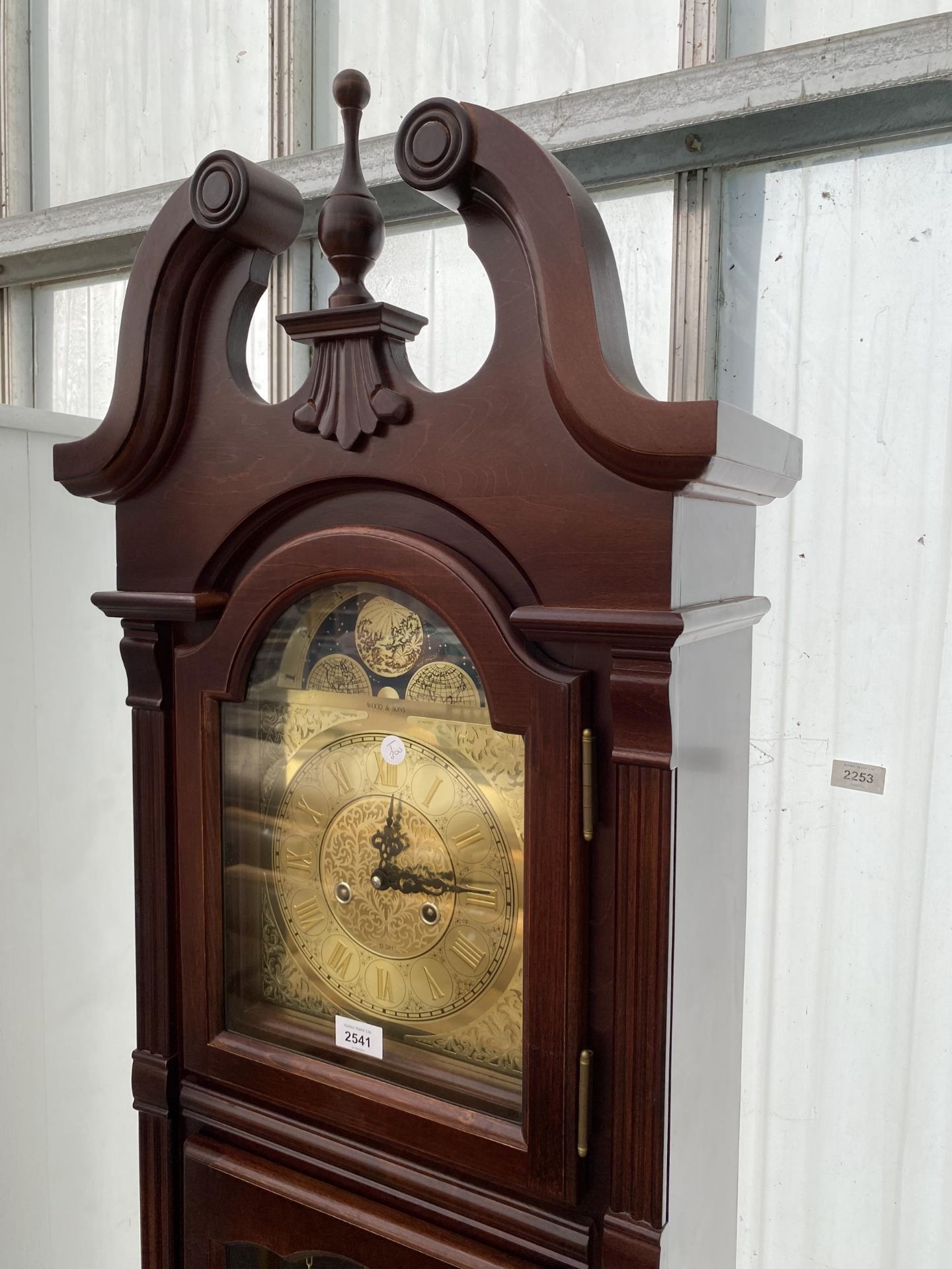 A WOOD & SONS LONGCASE CLOCK WITH BRASS DIAL, WEIGHTS, PENDULUM AND GLASS DOOR - Image 2 of 5