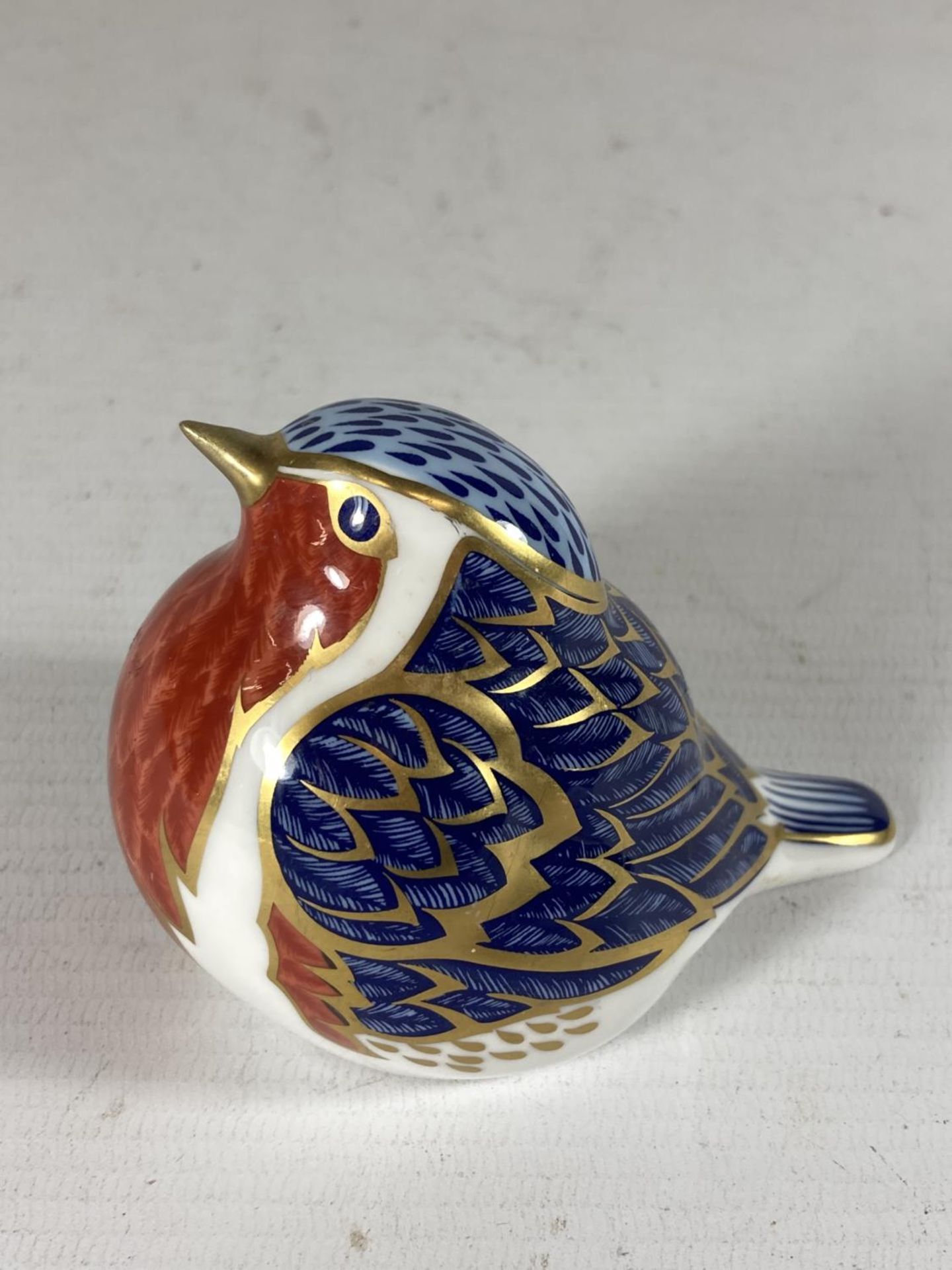 A ROYAL CROWN DERBY ROBIN PAPERWEIGHT, NO STOPPER - Bild 2 aus 3