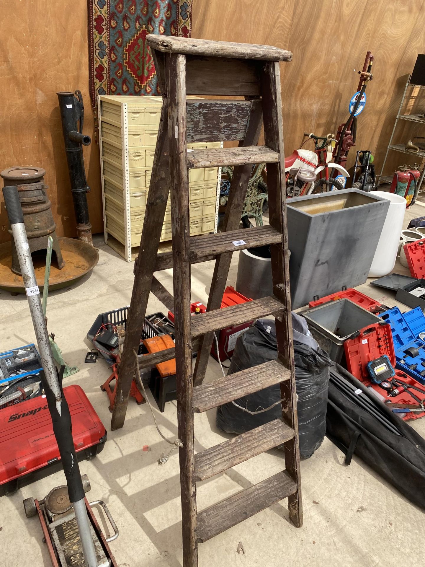 A VINTAGE FIVE RUNG WOODEN STEP LADDER