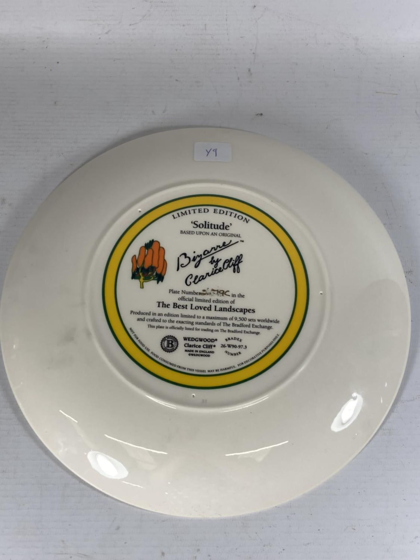 A WEDGWOOD CLARICE CLIFF LIMITED EDITION 10" SOLITUDE PATTERN PLATE - Bild 2 aus 3