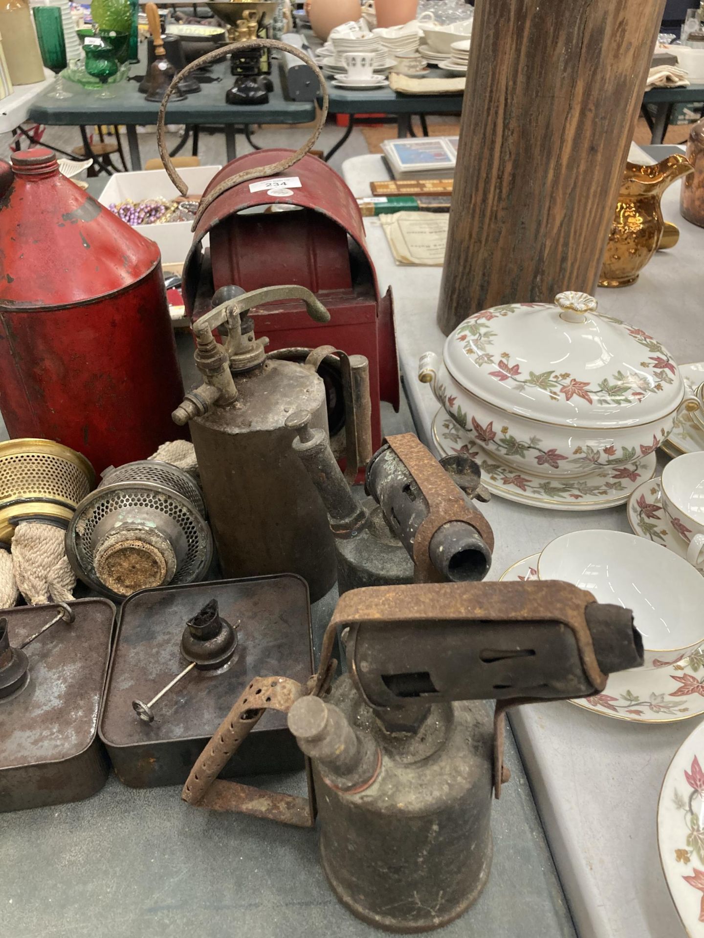 A MIXED LOT OF VINTAGE METAL ITEMS, GAS CAN, BLOW TORCHES, LANTERN ETC - Image 3 of 6