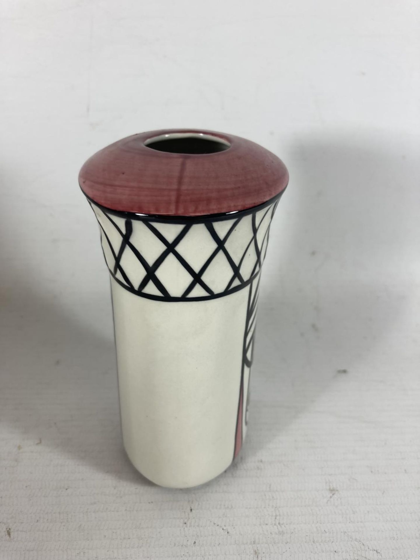 A HANDPAINTED AND SIGNED LORNA BAILEY BUD VASE CHARLES RENE MACINTOSH PATTERN - Image 2 of 3
