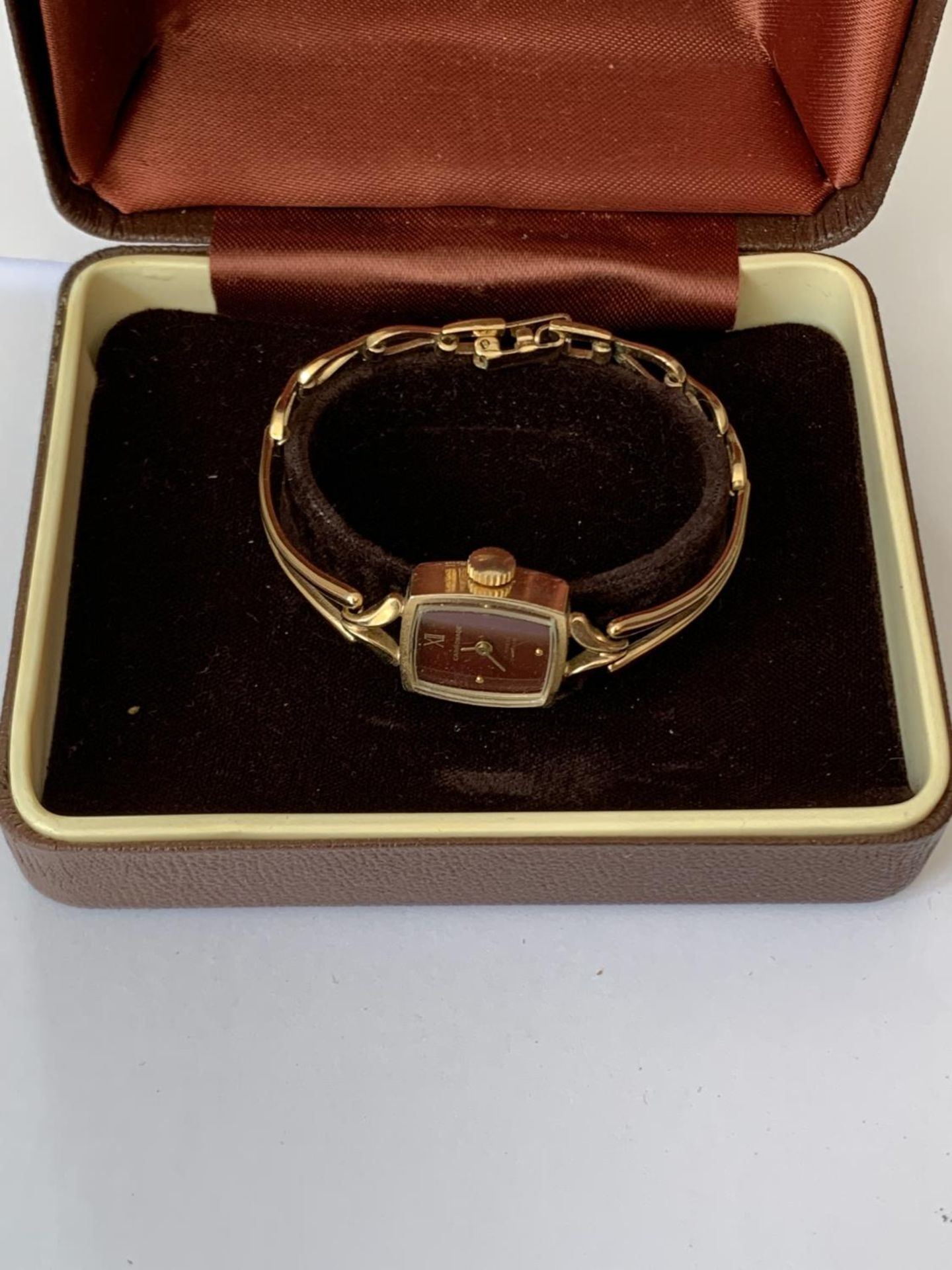 A LADIES CARRONADE WRISTWATCH IN A PRESENTATION BOX SEEN WORKING BUT NO WARRANTY - Image 3 of 4