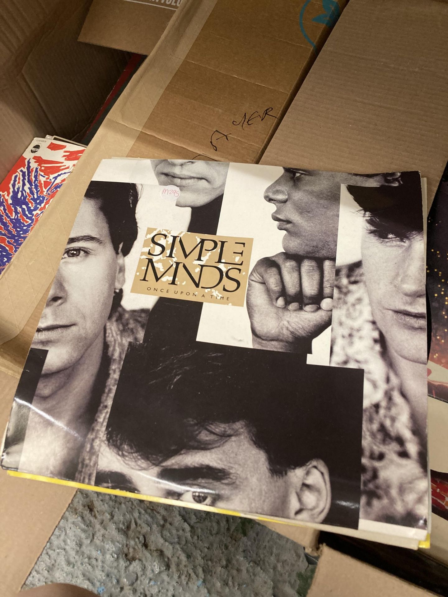 TWO BOXES OF LP RECORDS TO INCLUDE BARRY MAINLOW, SIMPLE MINDS ETC - Image 5 of 5