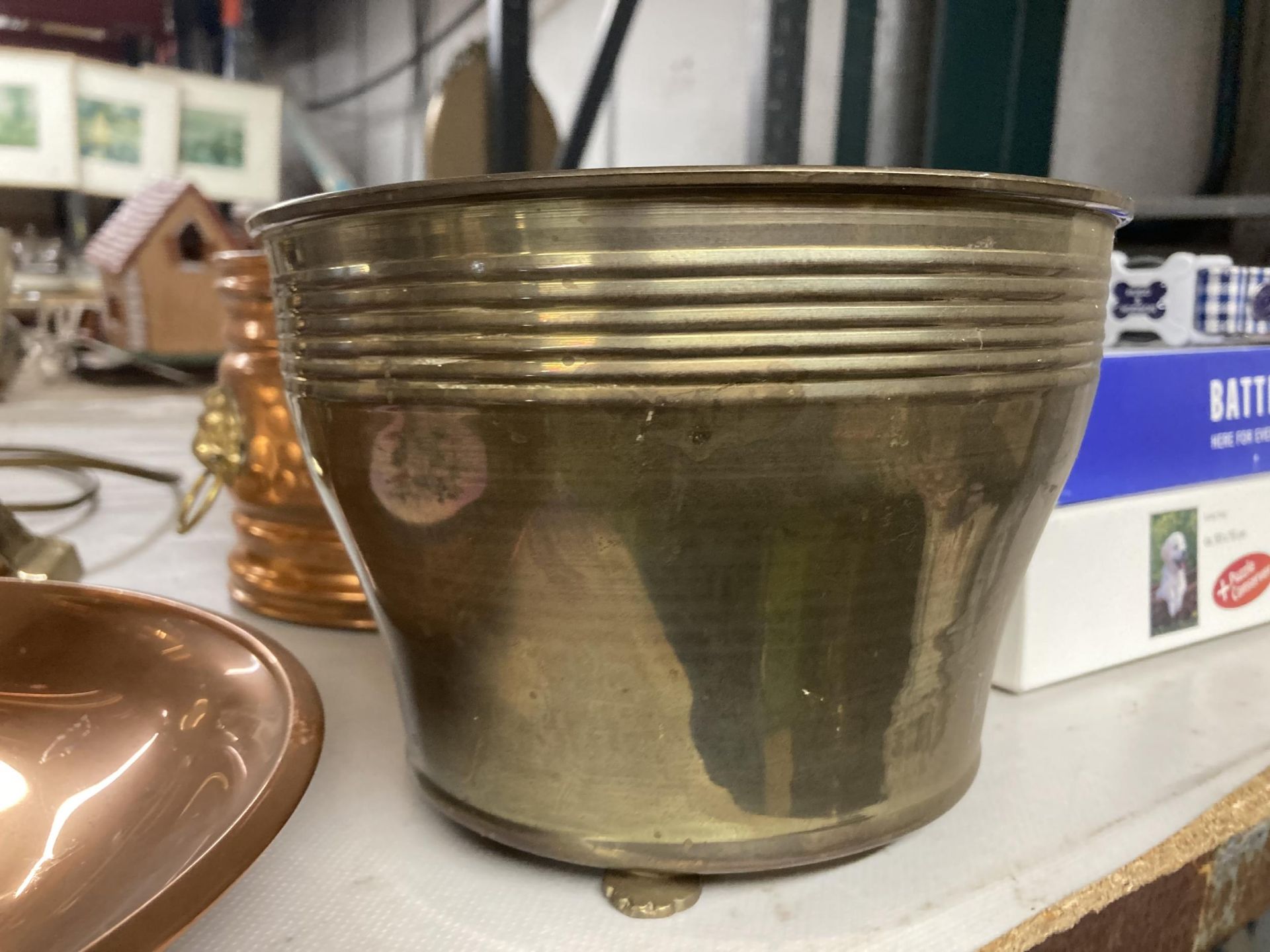 A LARGE BRASS TABLE LAMP, PLANTERS AND A COPPER PLATE WITH CERAMIC HUNTING SCENE - Image 2 of 5