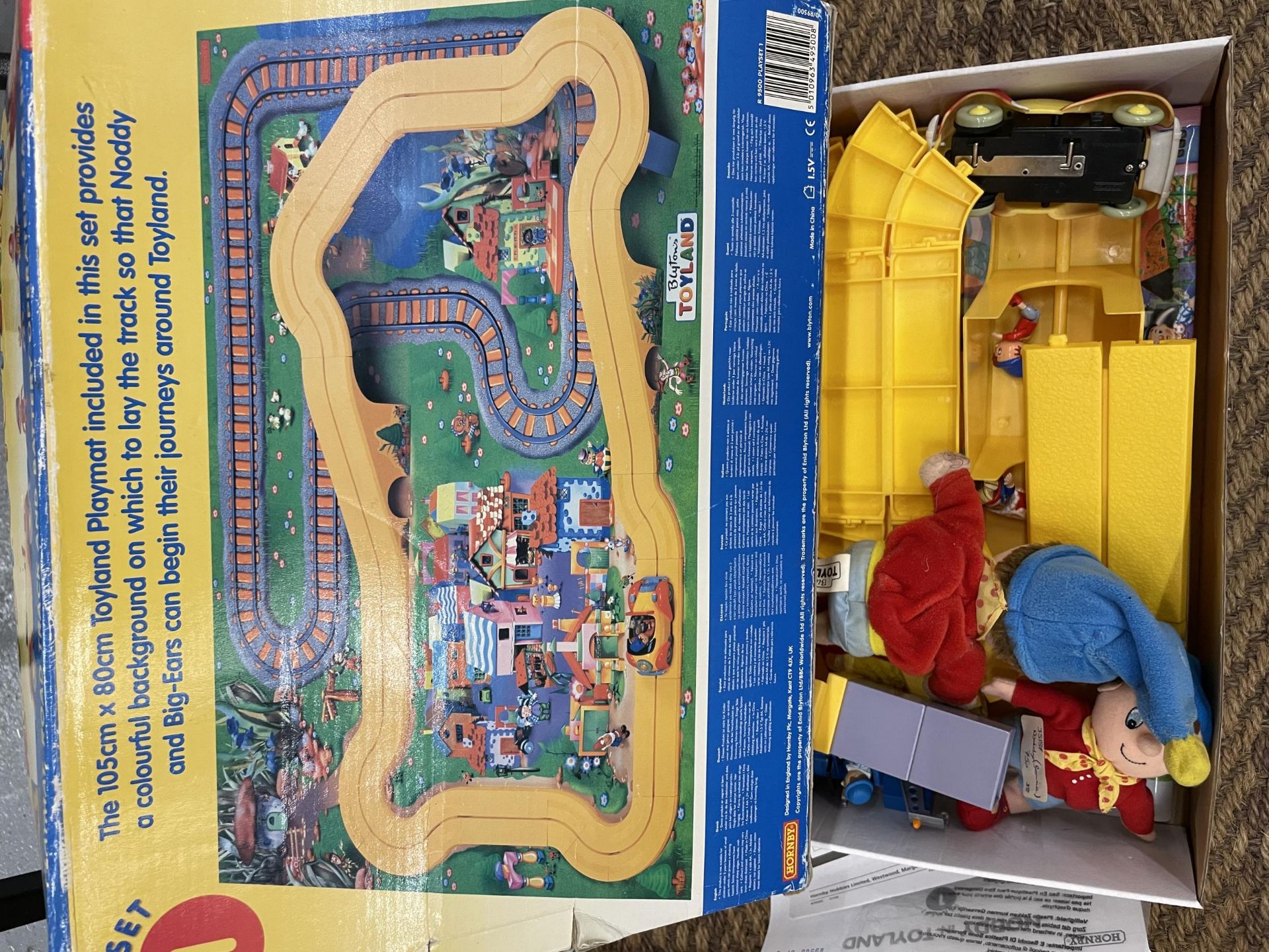 TWO BOXED NODDY ITEMS TO INCLUDE TOYLAND PLAYSET AND A VEHICLE SET WITH FIGURINES - Image 3 of 4