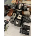 A QUANTITY OF VINTAGE CAMERAS TO INCLUDE SIX-20 BROWNIE 'C', POPULAR BROWNIE, BROWNIE REFLEX, CONWAY