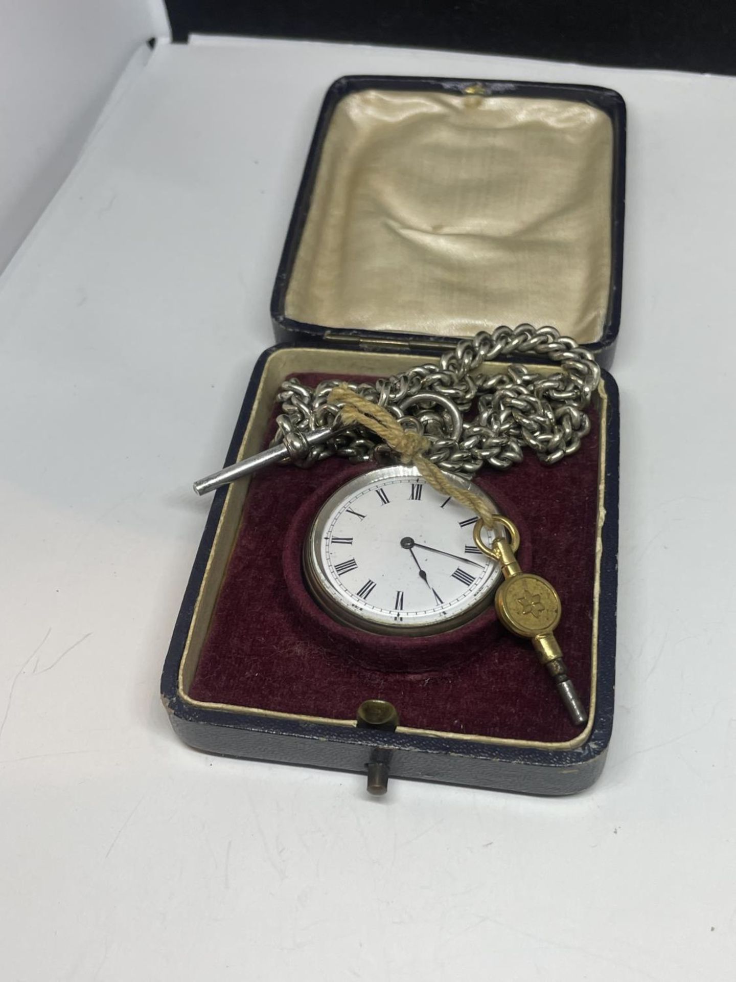 A SILVER POCKET WATCH WITH ALBERT CHAIN AND KEY IN A PRESENTATION BOX - Image 3 of 3