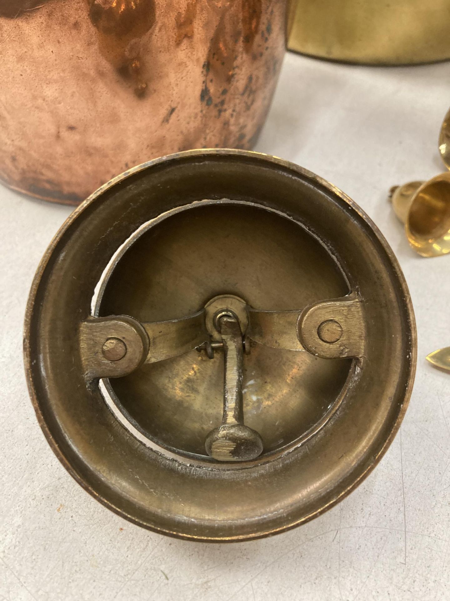 A VINTAGE BRASS HOTEL / RECEPTION BELL - Image 3 of 3