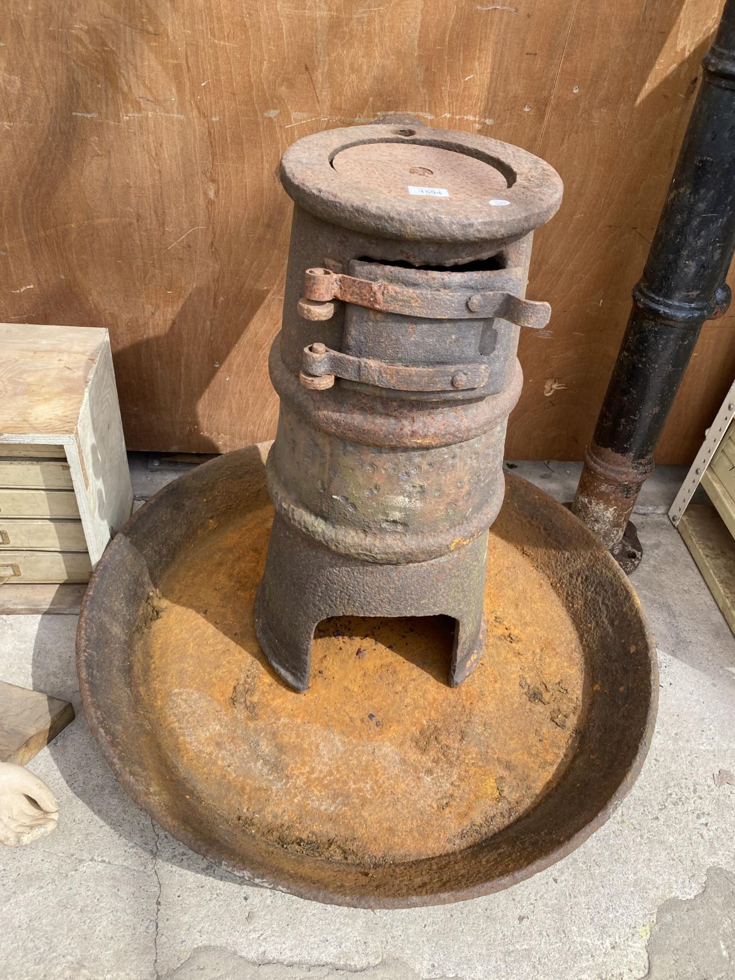 AN ORIGIANL CAST IRON CAB STOVE BURNER WITH BASE