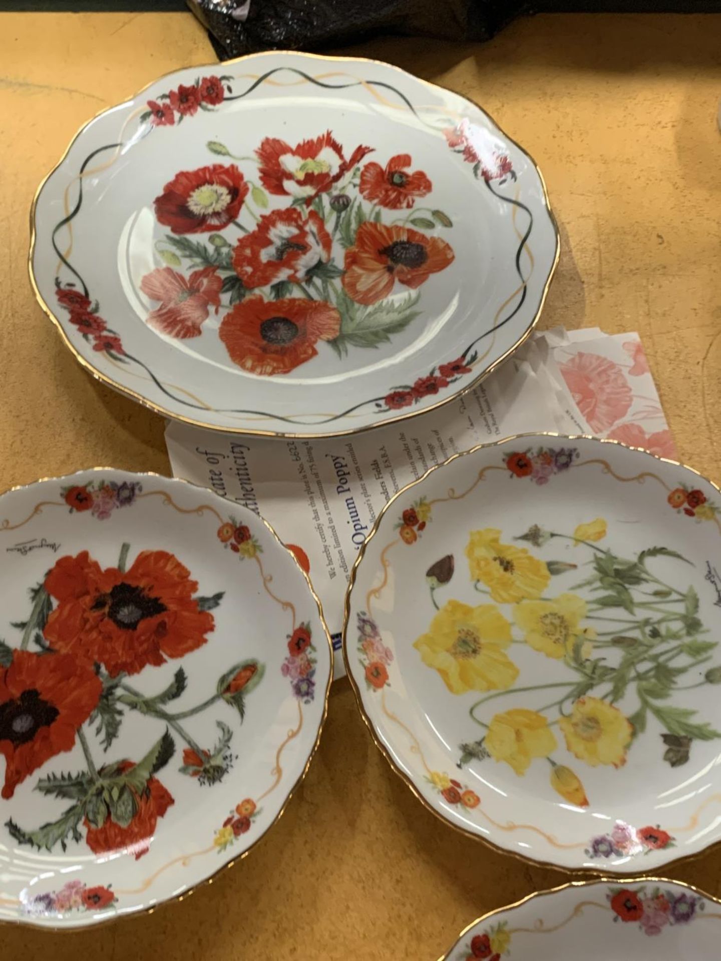 A COLLECTION OF ROYAL LEGION POPPY DESIGN CABINET PLATES - Image 2 of 3