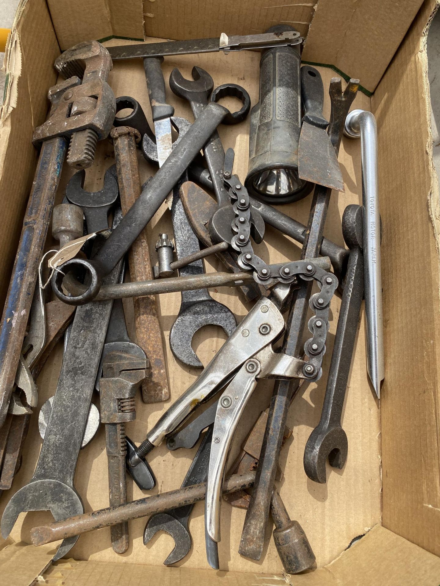 AN ASSORTMENT OF VINTAGE HAND TOOLS TO INCLUDE STILSENS AND SPANNERS ETC - Image 2 of 2