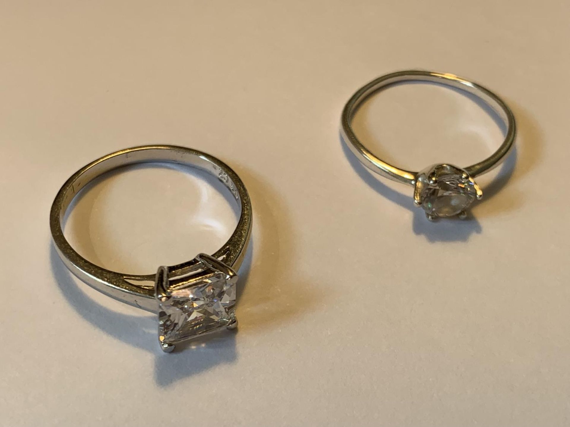 FIVE SILVER RINGS - Image 3 of 3