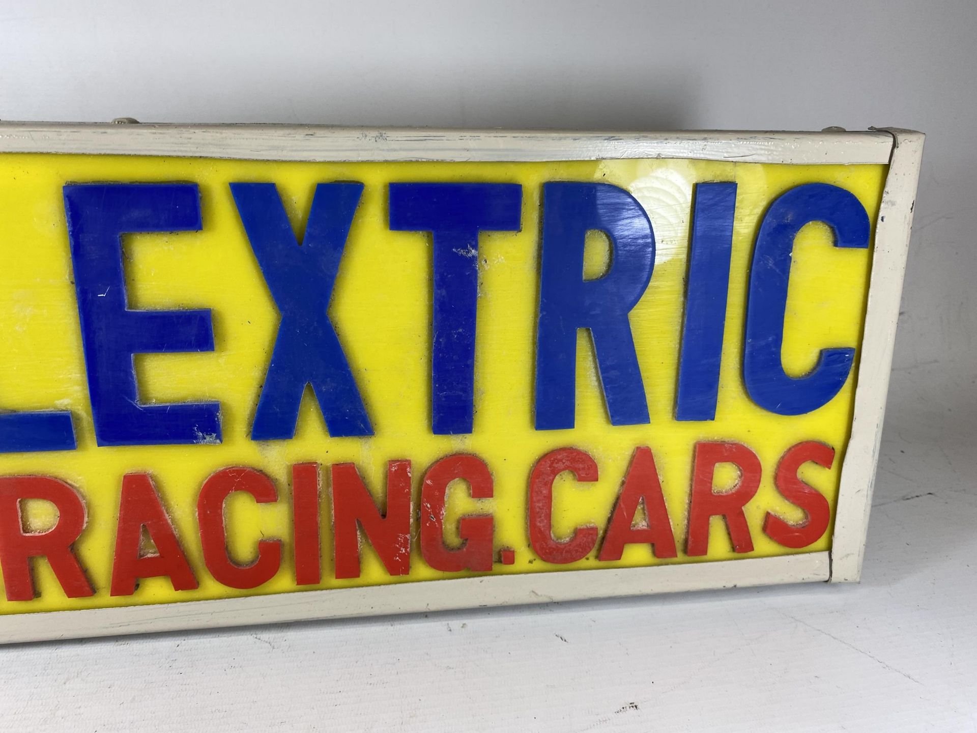 A SCALEXTRIC MODEL RACING CARS ILLUMINATED BOX SIGN, 22.5 X 63.5CM - Image 3 of 5
