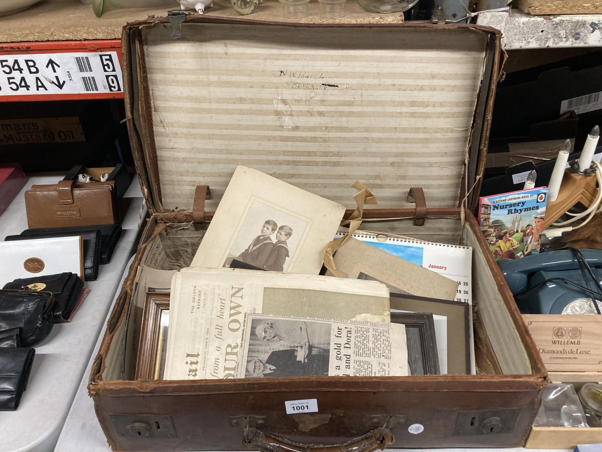 A VINTAGE LEATHER SUITCASE CONTAINING A QUANTITY OF EPHEMERA AND PHOTOGRAPHS