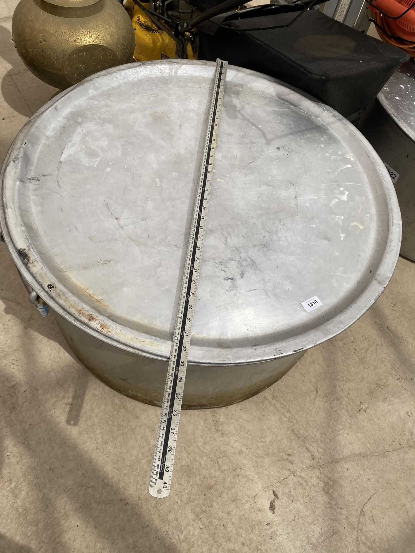 A VERY LARGE STAINLESS STEEL COOKING POT WITH LID - Image 2 of 3