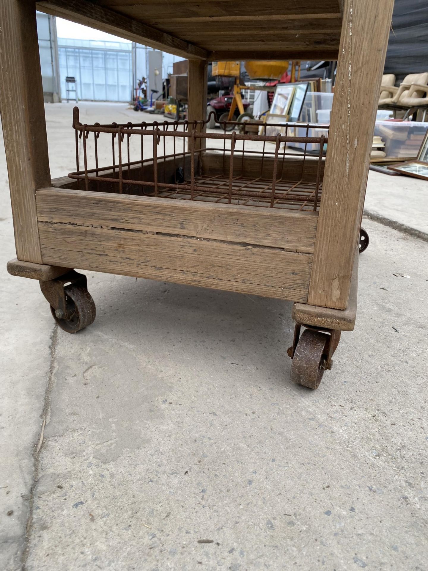 A TALL RUSTIC FOUR TIER WOODEN FOUR WHEELED STAND WITH WIRE BASKET TRAYS - Image 4 of 6