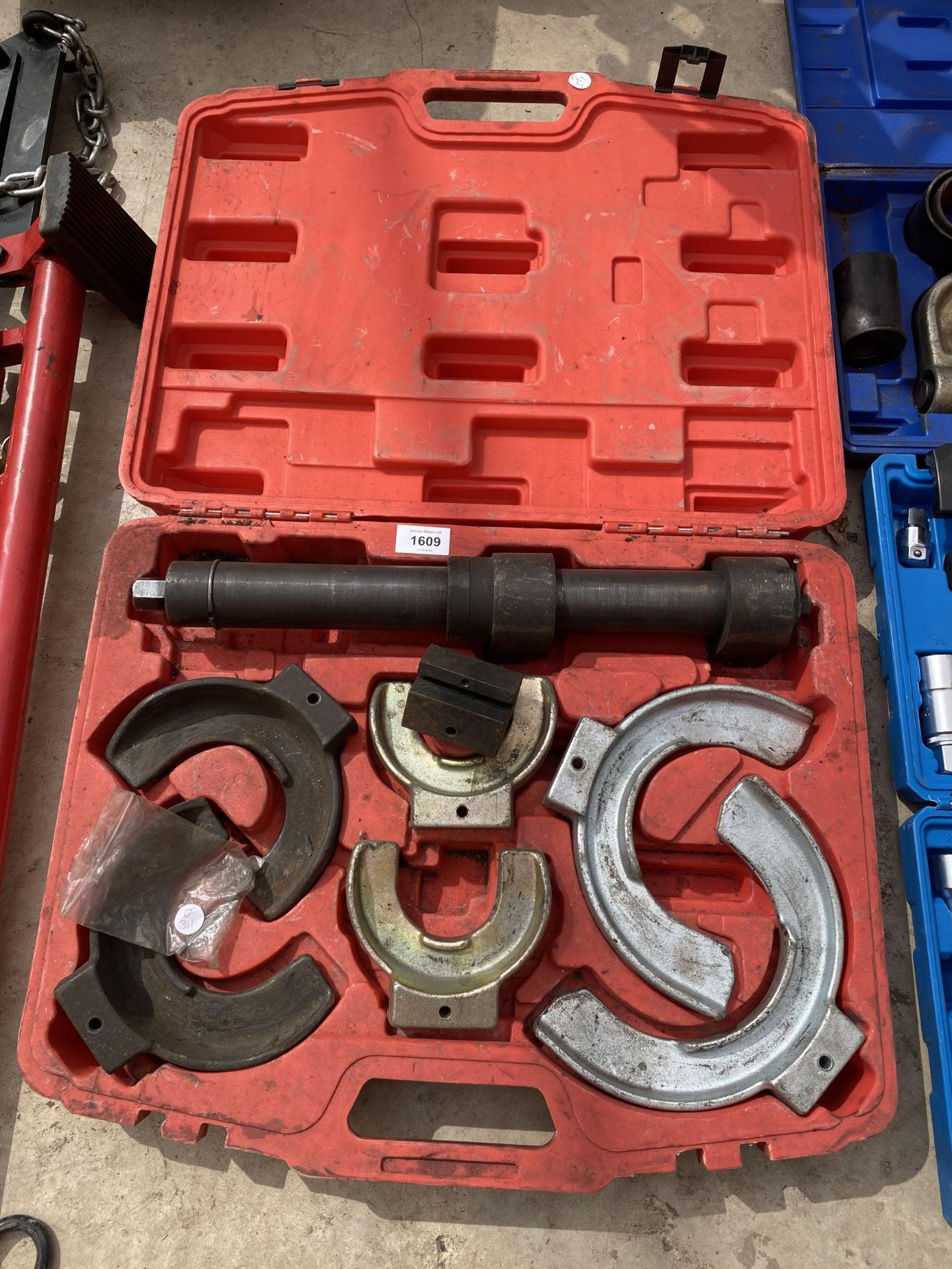 A CASED SPRING COMPRESSOR SET