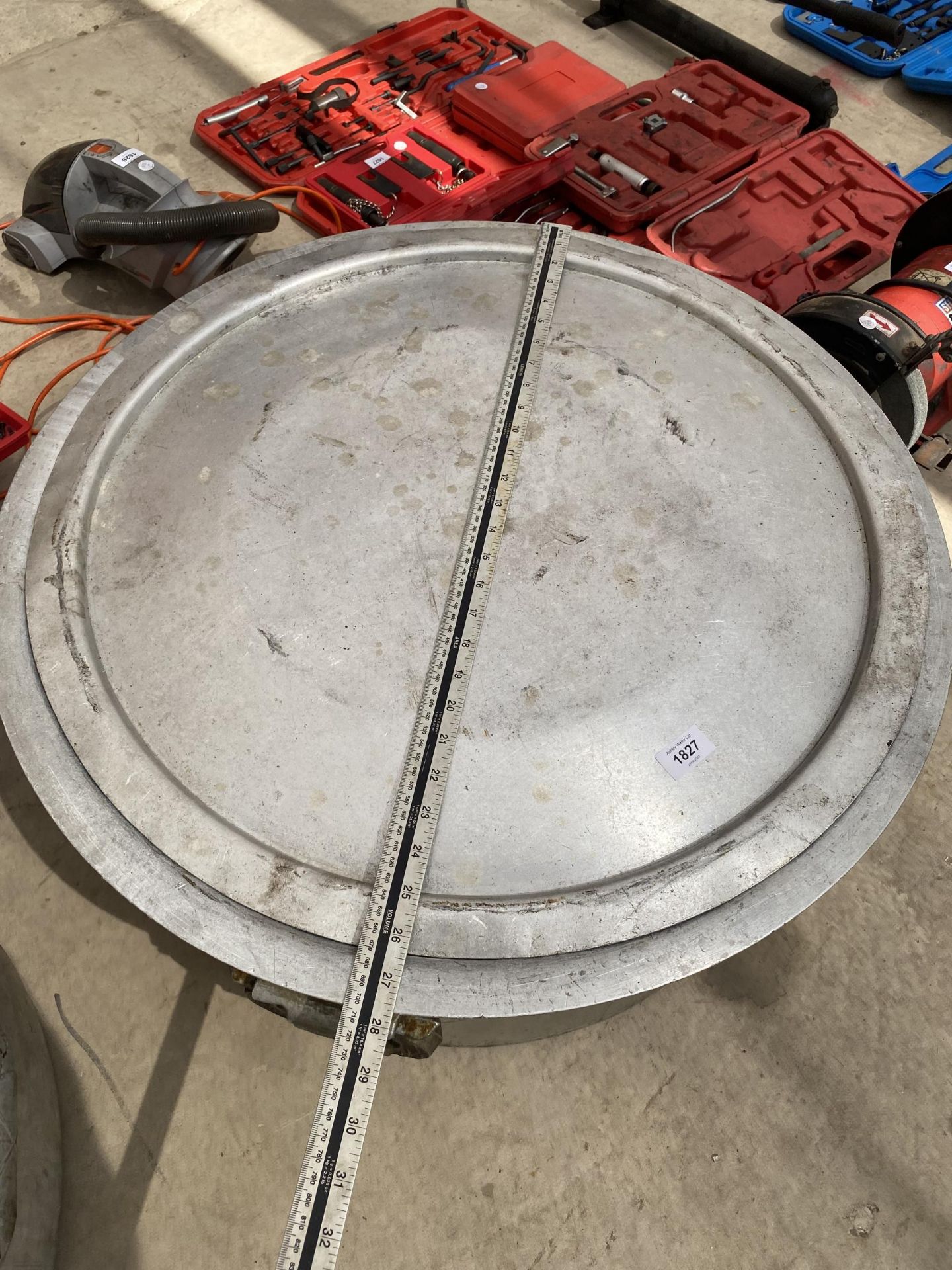 A LARGE STAINLESS STEEL COOKING POT WITH LID - Bild 2 aus 3