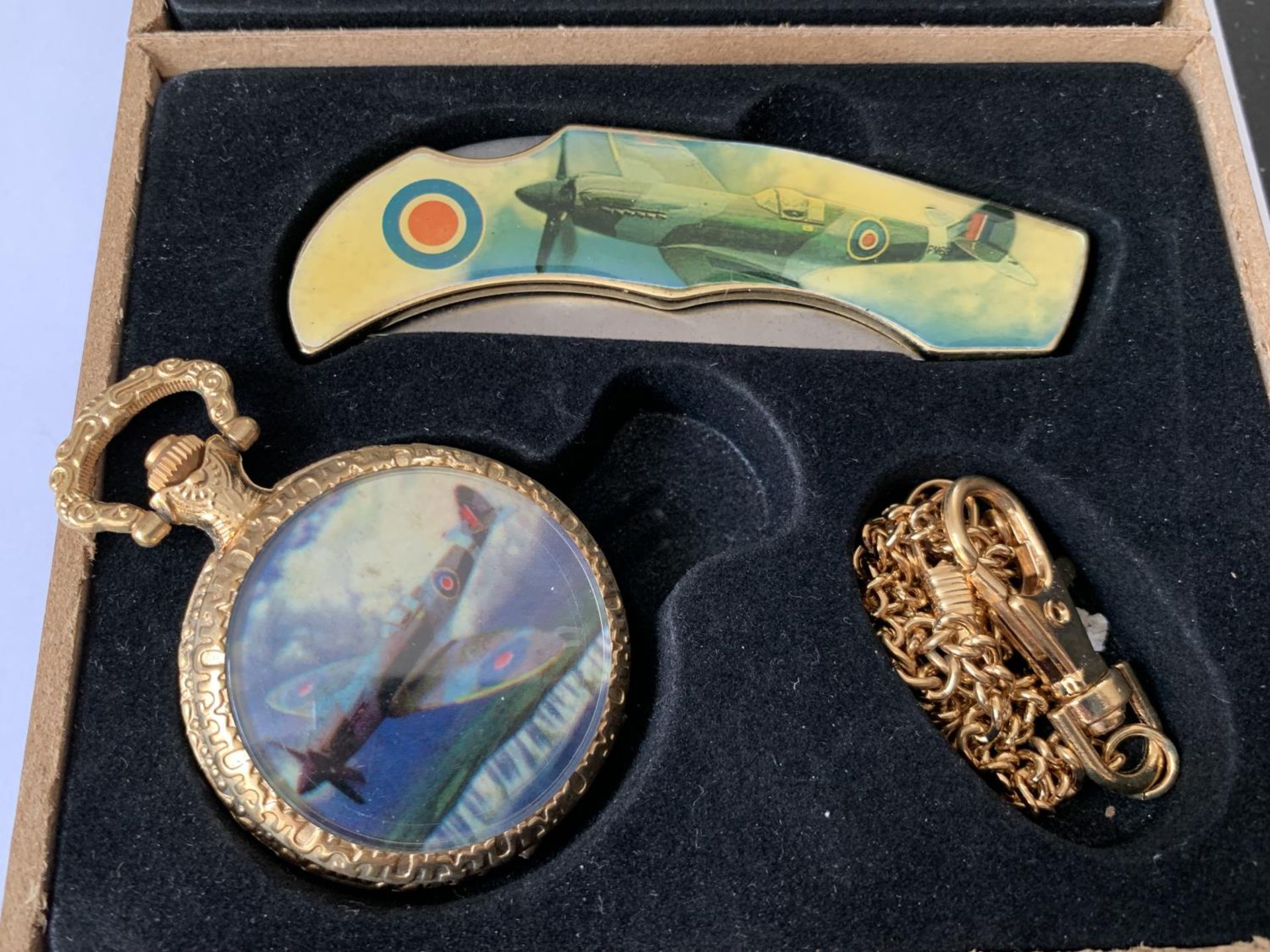 A SPITFIRE SET IN A PRESENTATION BOX - Image 3 of 5