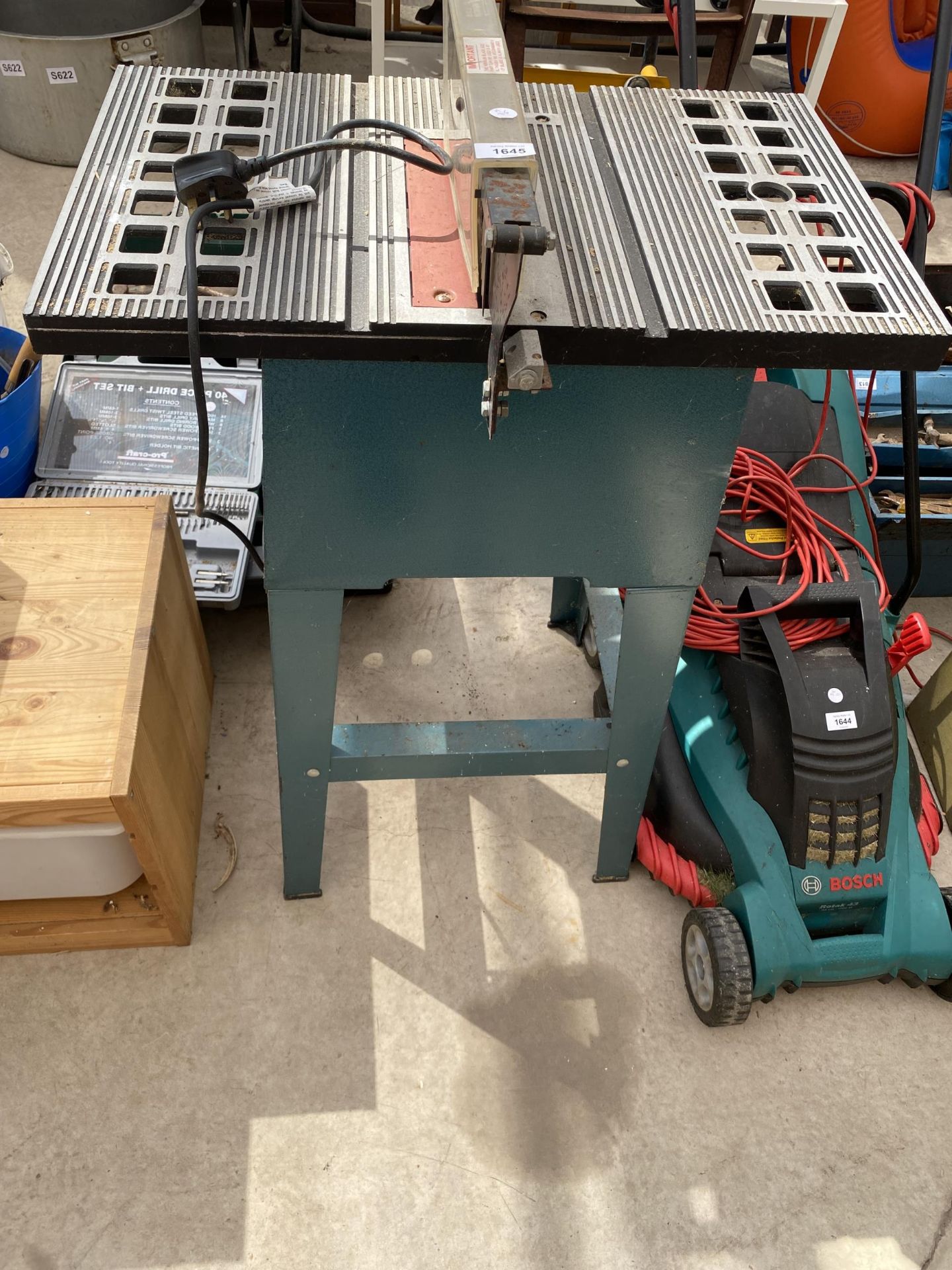 A CLARKE WOODWORKER 10" TABLE SAW