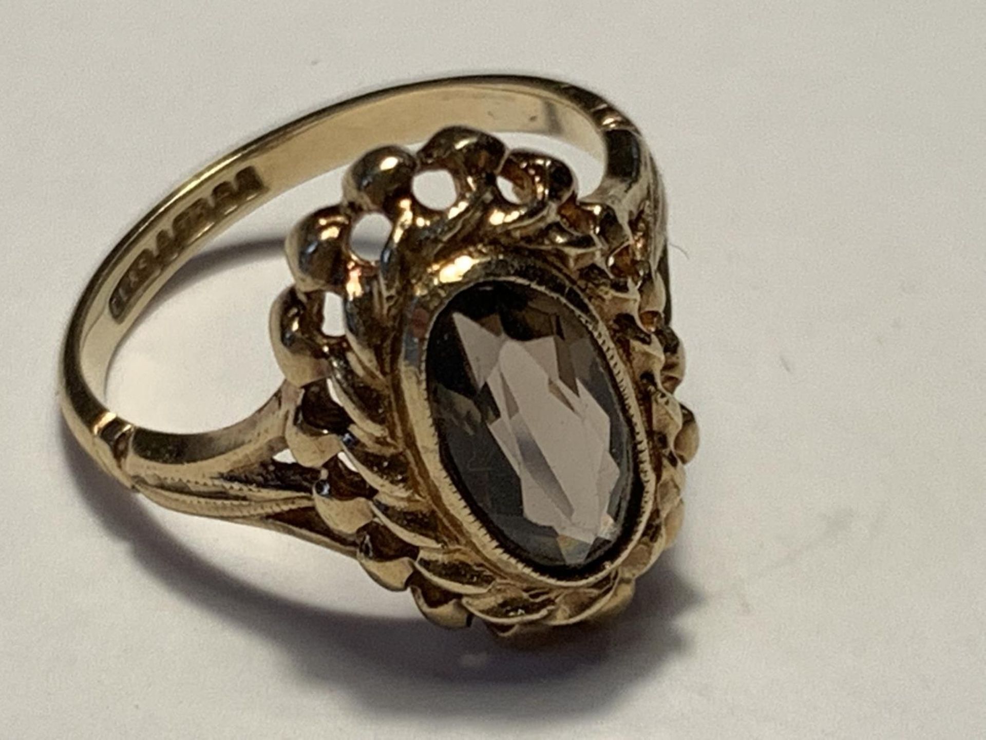 A 9 CARAT GOLD RING WITH AN OVAL SOLITAIRE STONE SIZE K GROSS WEIGHT 2.58 GRAMS